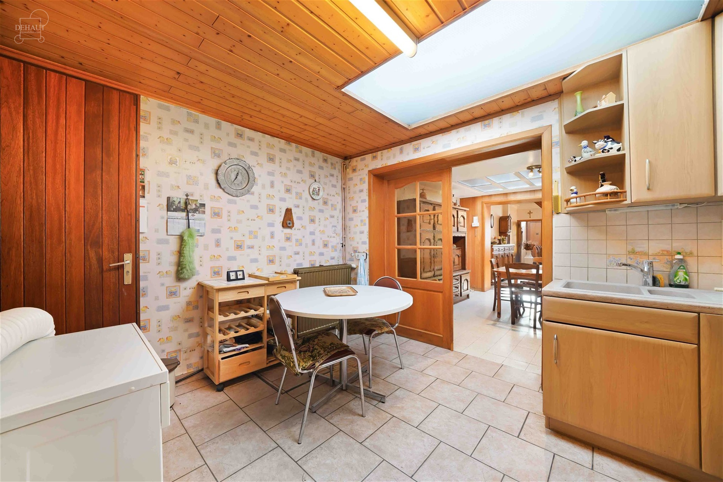 Maison de ville avec jardin disposant d'un grand séjour d'env. 42 m², une cuisine équipée, une salle de bain et 2 chambres. Grenier aménageable e...