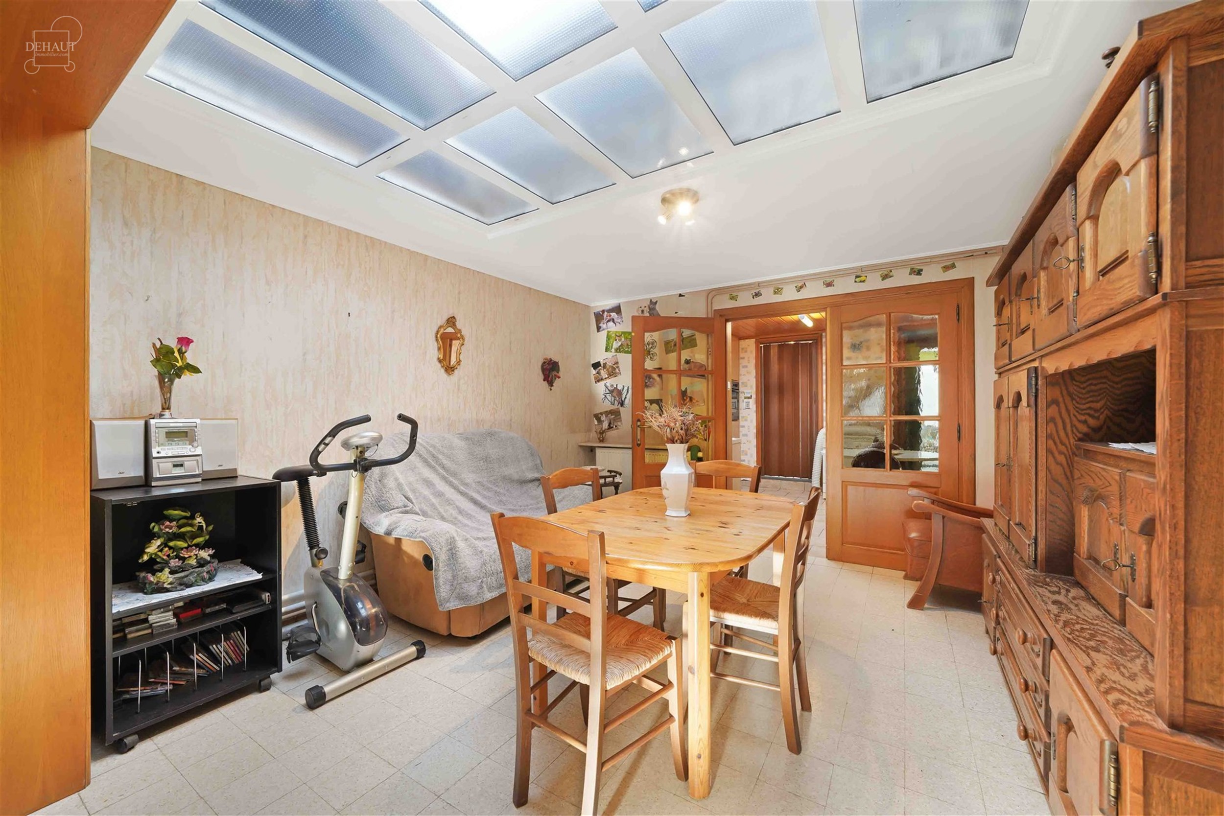 Maison de ville avec jardin disposant d'un grand séjour d'env. 42 m², une cuisine équipée, une salle de bain et 2 chambres. Grenier aménageable e...