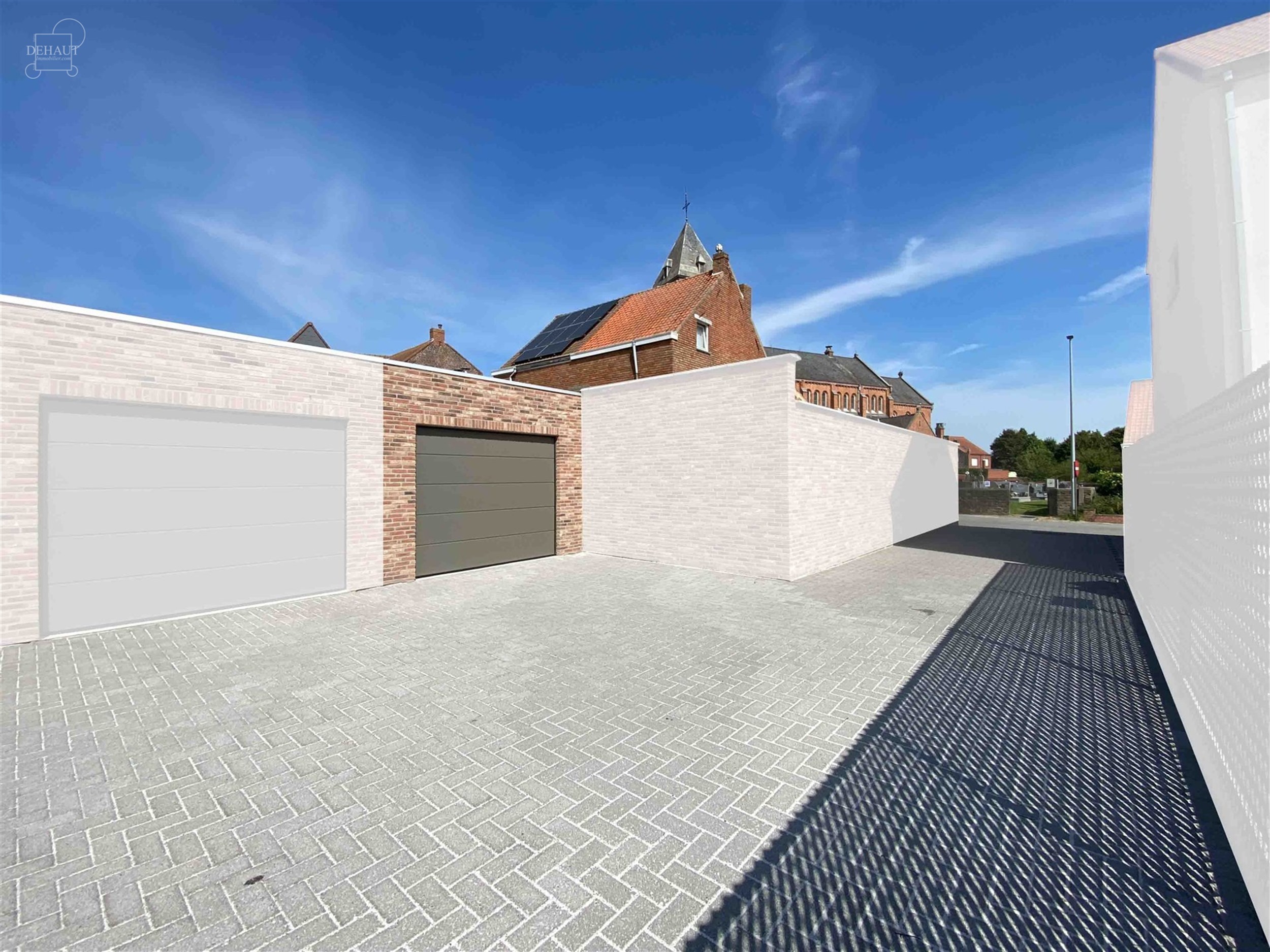 Très bel appartement duplex au premier étage d'un immeuble entièrement rénové en 2024. Propose un hall d'entrée desservant un joli séjour, une ...