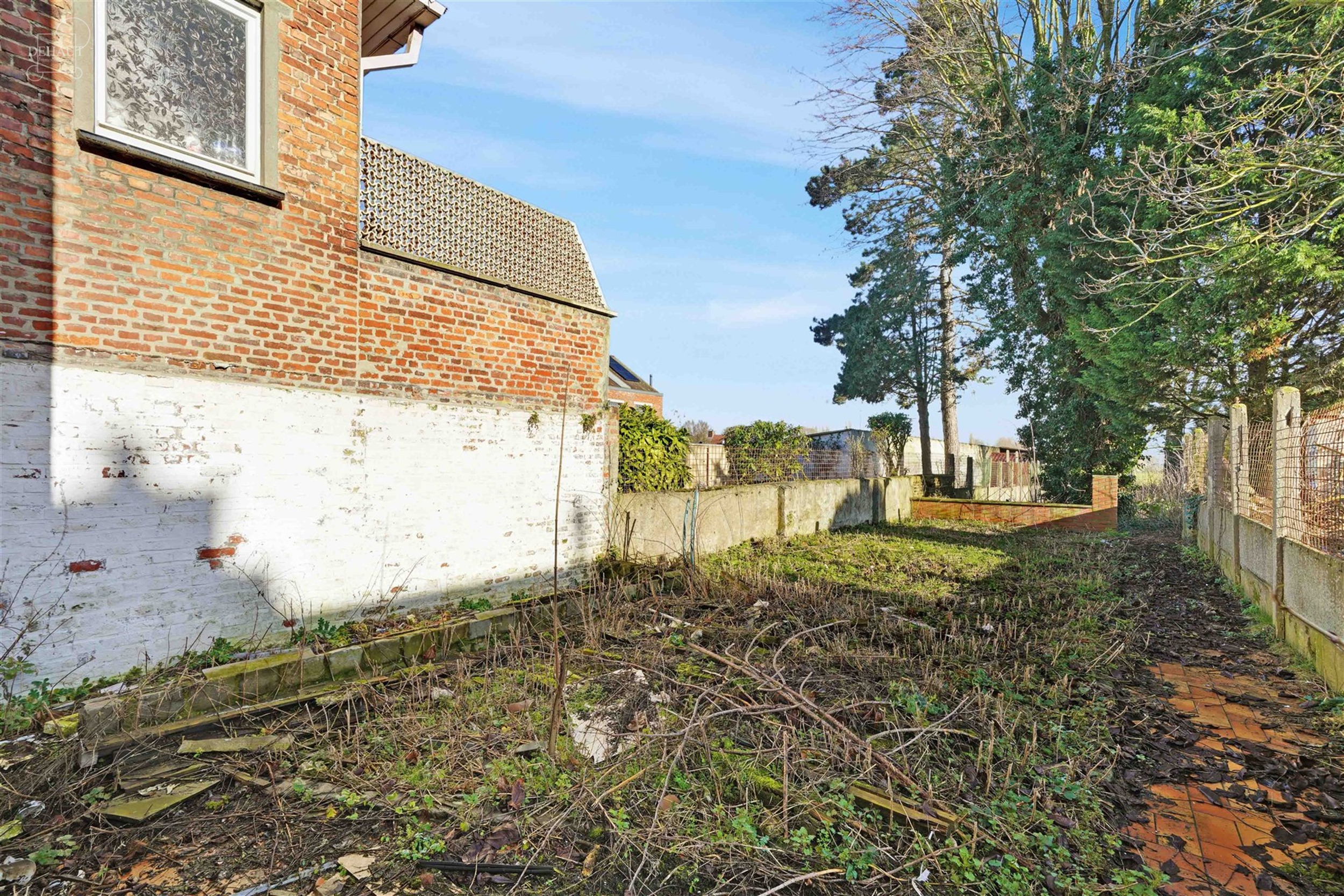 Maison de commerce d'env. 280m² avec jardin à rénover en plein coeur du centre ville de COMINES. Un bâtiment aux multiples possibilités.  
...
