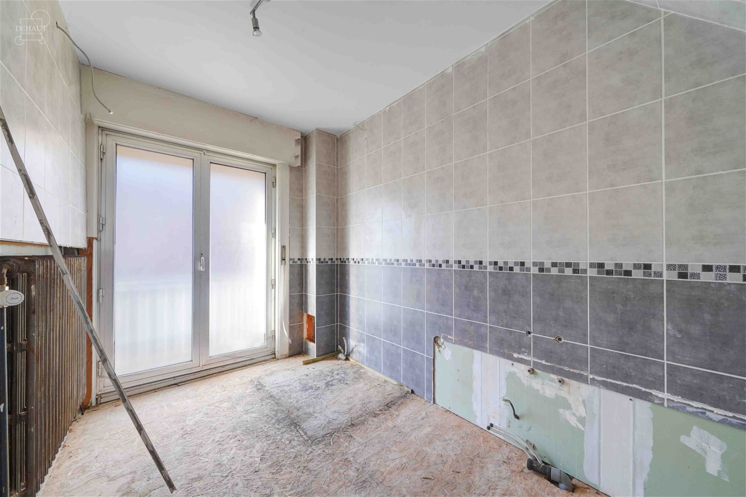Maison de commerce d'env. 280m² avec jardin à rénover en plein coeur du centre ville de COMINES. Un bâtiment aux multiples possibilités.  
...
