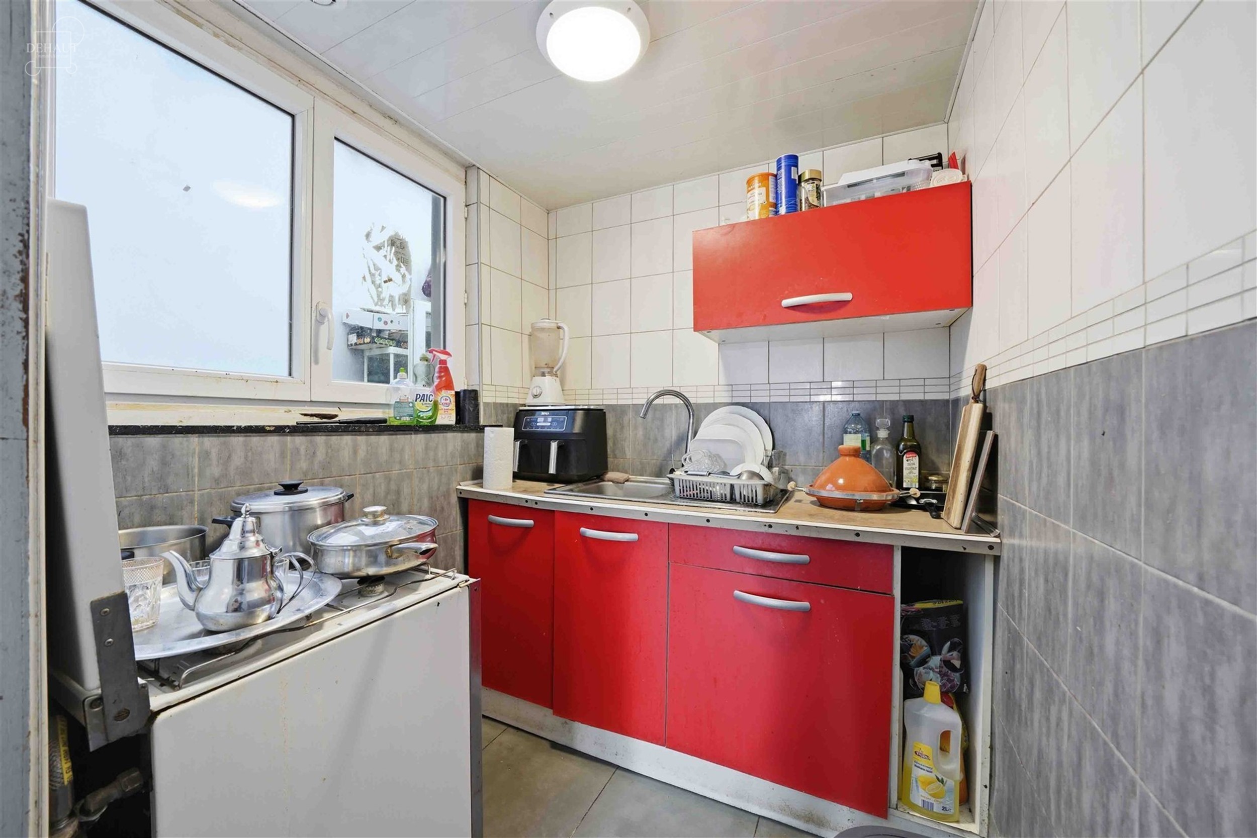 Maison de ville disposant d'un salon, un séjour, une cuisine, une véranda, un WC indépendant, une salle de bain avec baignoire et WC supplémentair...