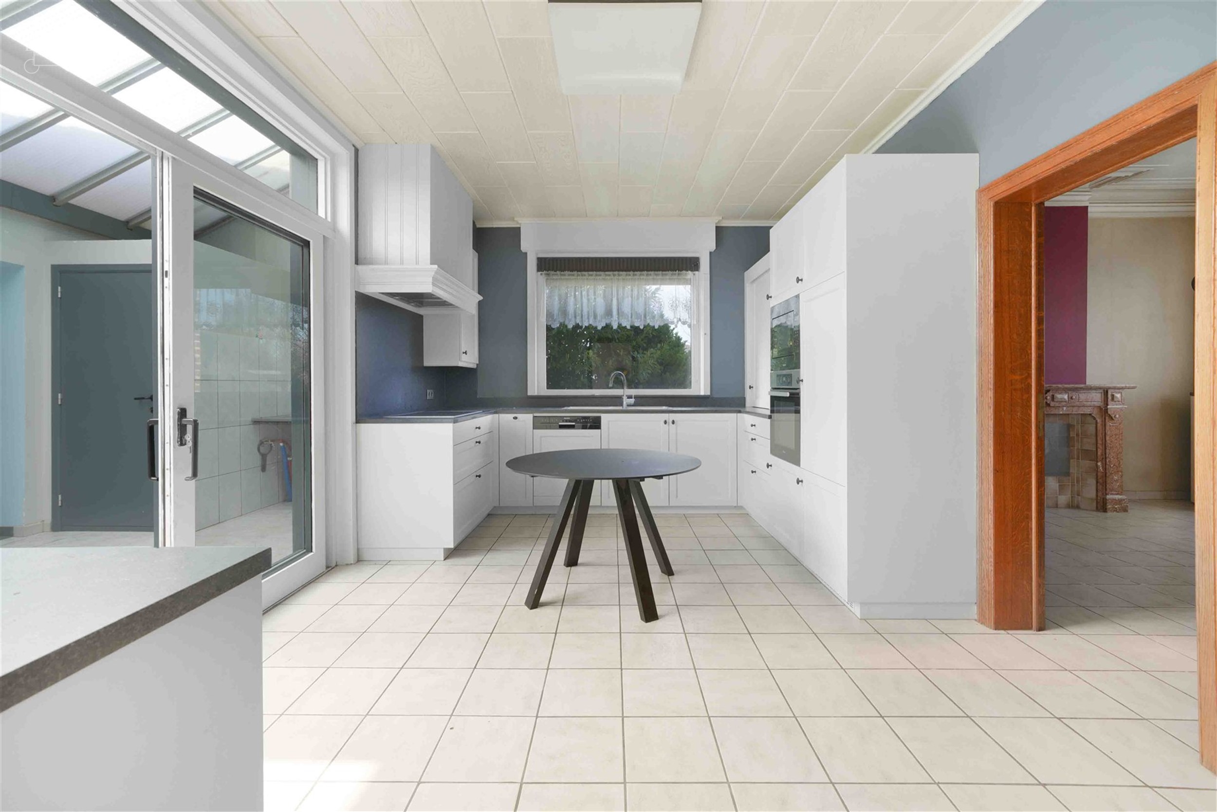 Veelbelovende vrijstaande stadswoning met deel van een bouwkavel aan de achterzijde met uitzicht op Résidence Val de Lys.
Beschikt over ca. 180m² w...