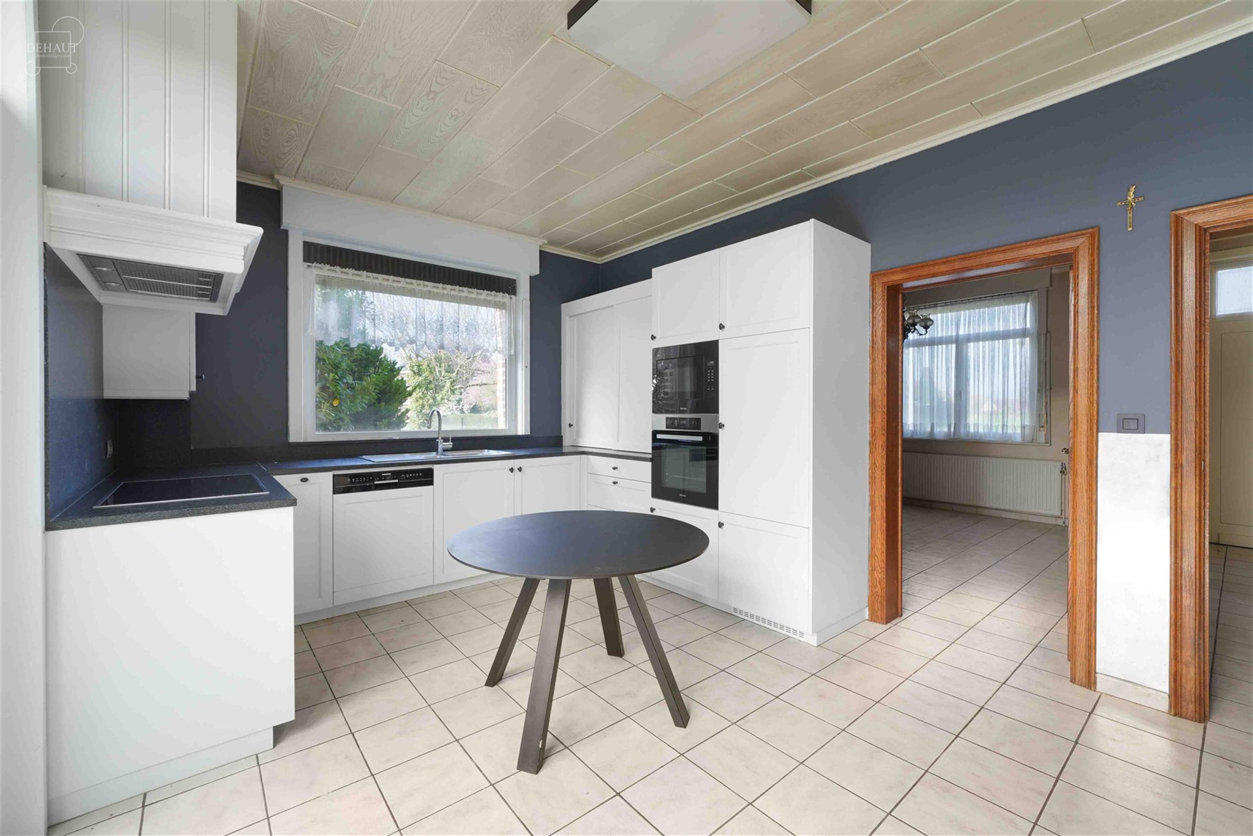 Veelbelovende vrijstaande stadswoning met deel van een bouwkavel aan de achterzijde met uitzicht op Résidence Val de Lys.
Beschikt over ca. 180m² w...
