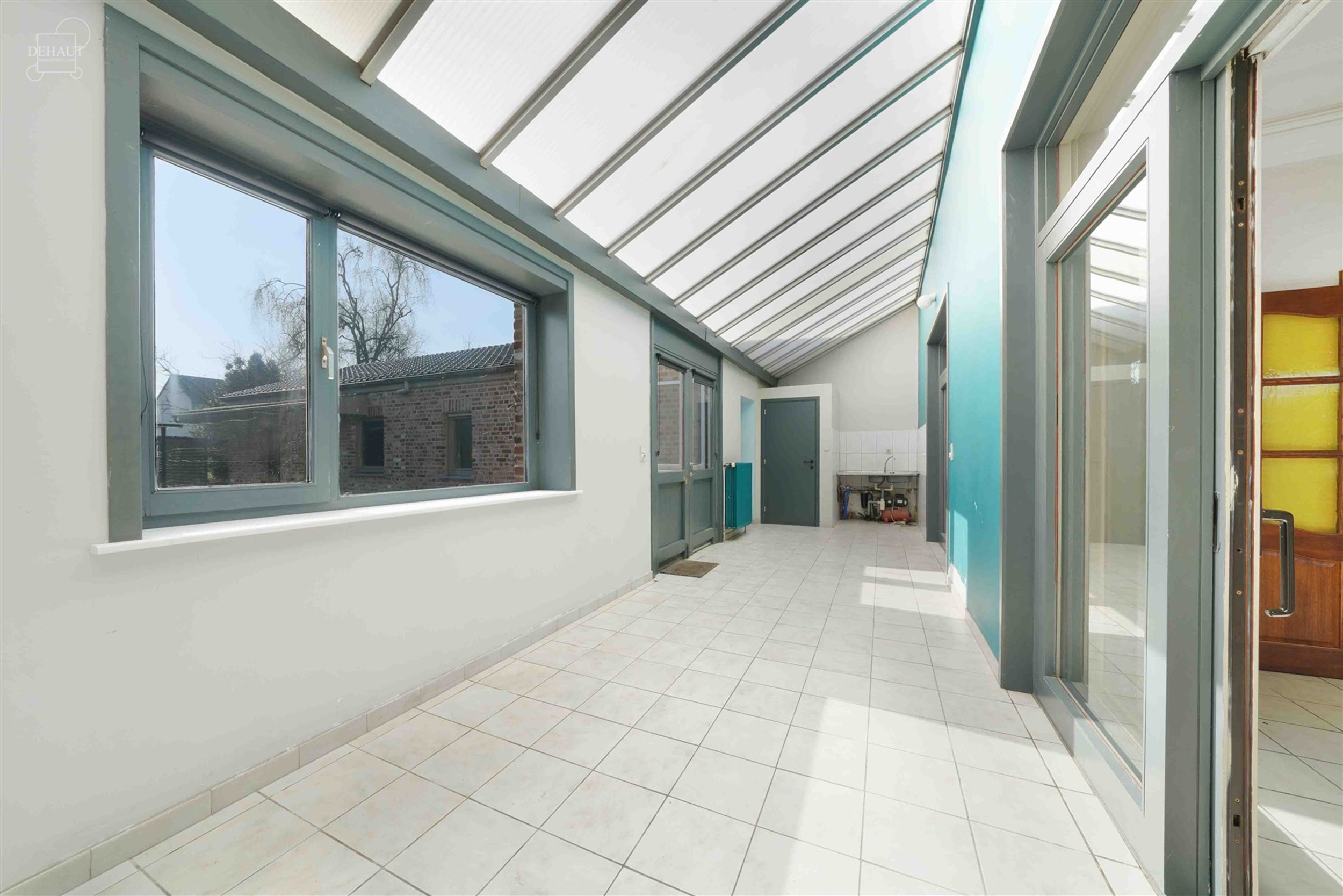 Veelbelovende vrijstaande stadswoning met deel van een bouwkavel aan de achterzijde met uitzicht op Résidence Val de Lys.
Beschikt over ca. 180m² w...