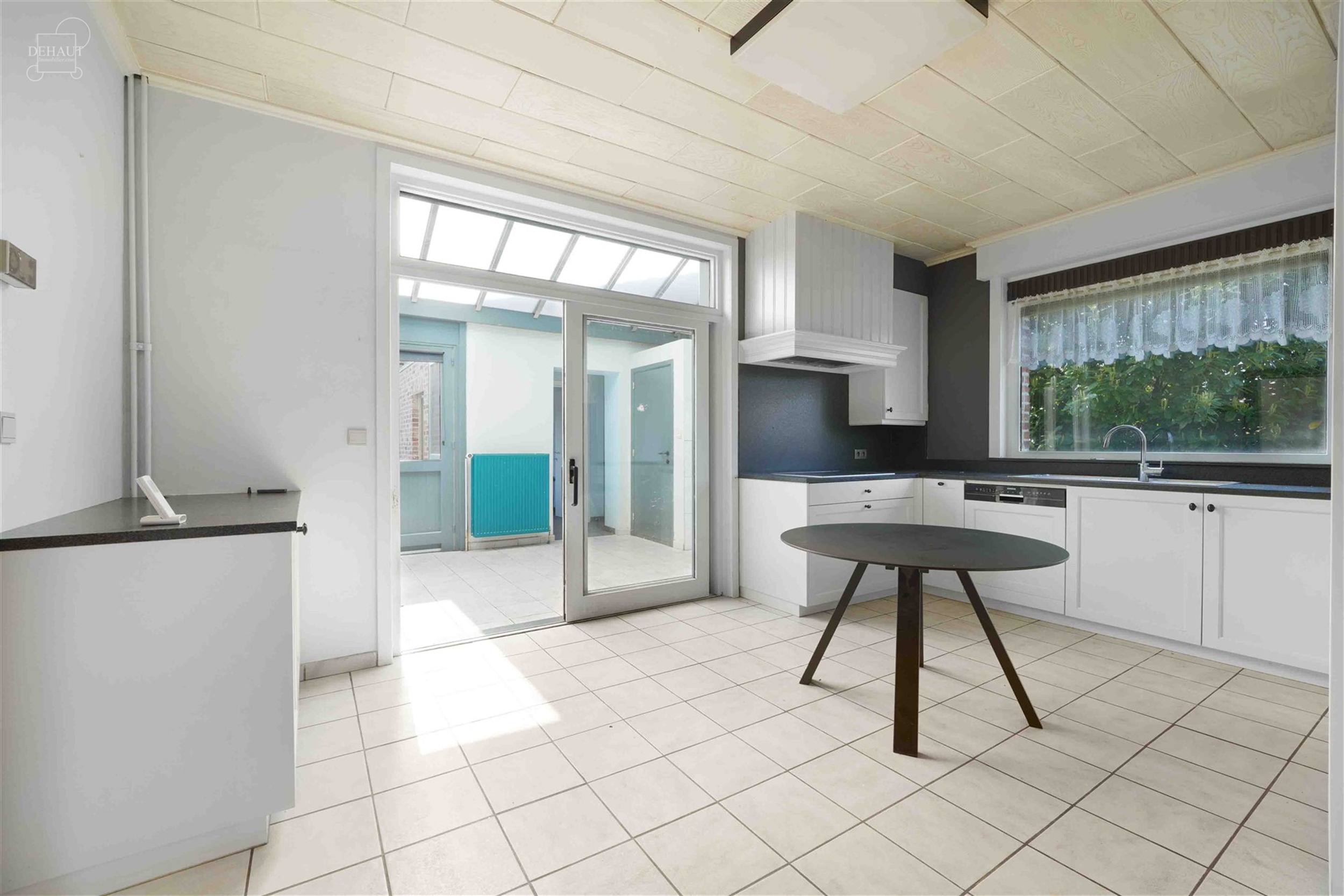 Veelbelovende vrijstaande stadswoning met deel van een bouwkavel aan de achterzijde met uitzicht op Résidence Val de Lys.
Beschikt over ca. 180m² w...