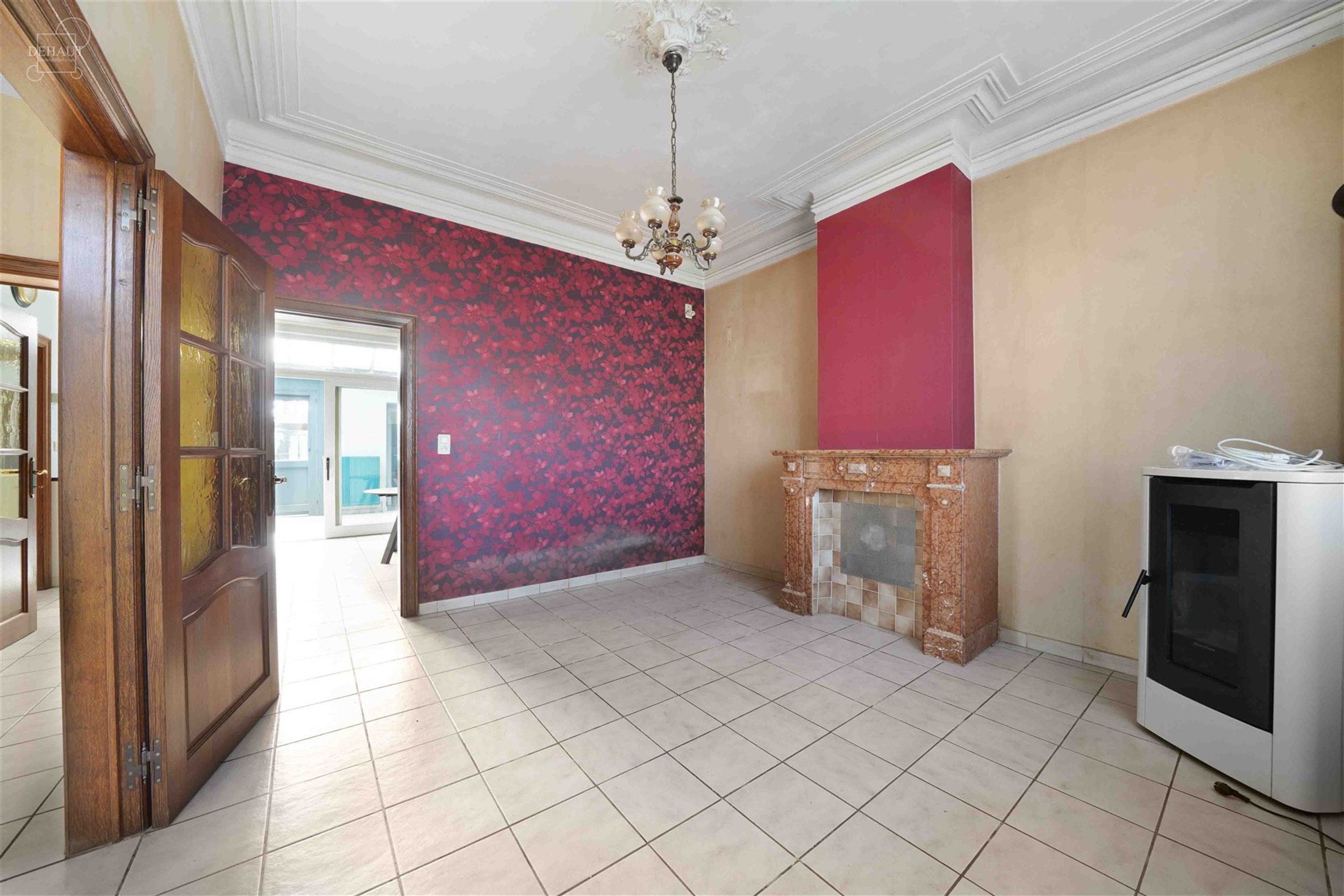Veelbelovende vrijstaande stadswoning met deel van een bouwkavel aan de achterzijde met uitzicht op Résidence Val de Lys.
Beschikt over ca. 180m² w...