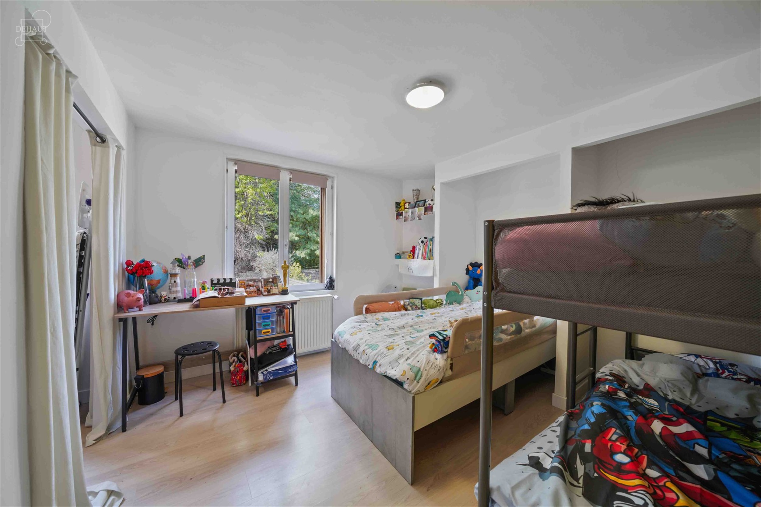 Jolie maison de ville située à deux pas de la Lys. Se compose d'un hall d'entrée desservant un séjour, une cuisine équipée, une salle de bain, u...