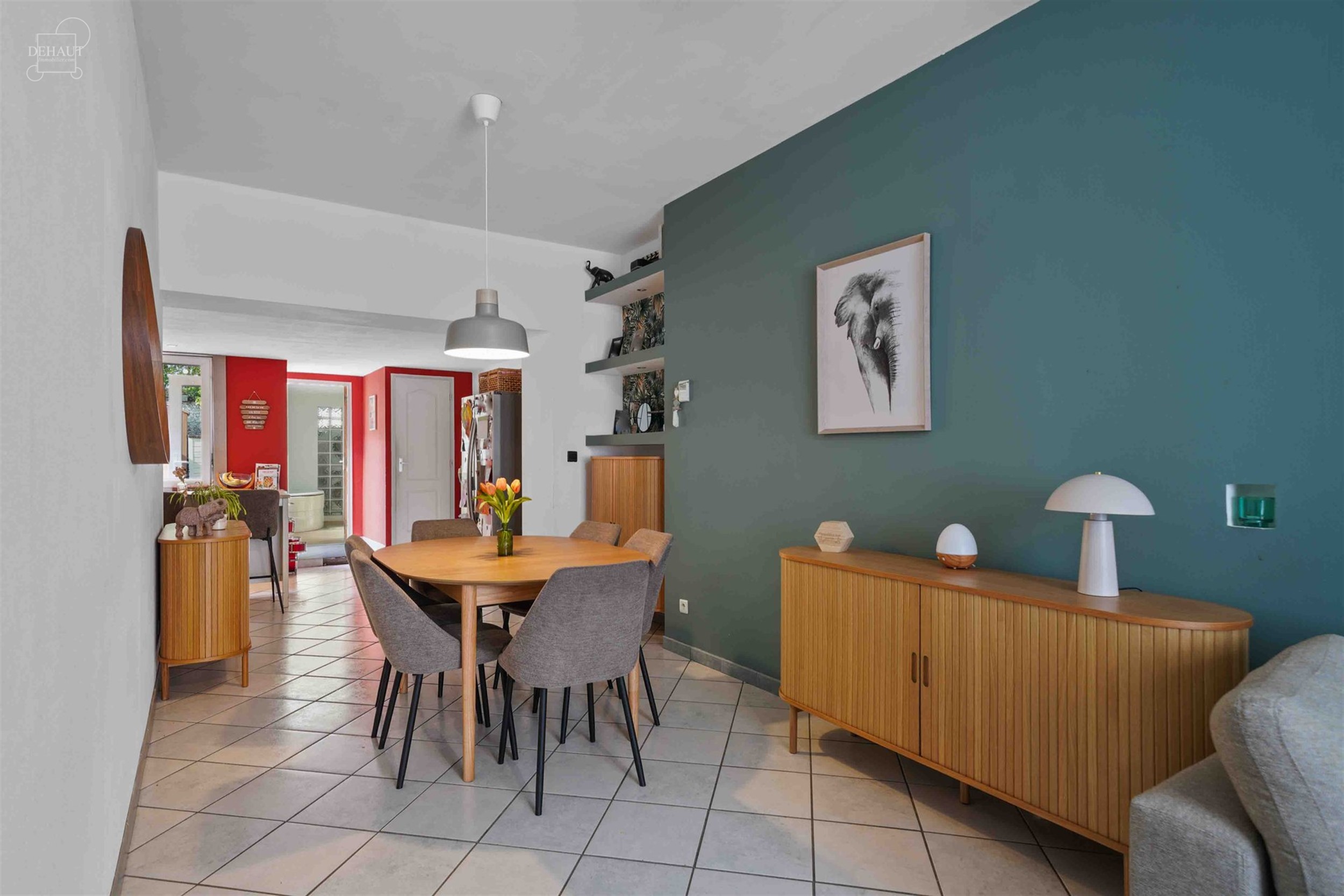 Jolie maison de ville située à deux pas de la Lys. Se compose d'un hall d'entrée desservant un séjour, une cuisine équipée, une salle de bain, u...