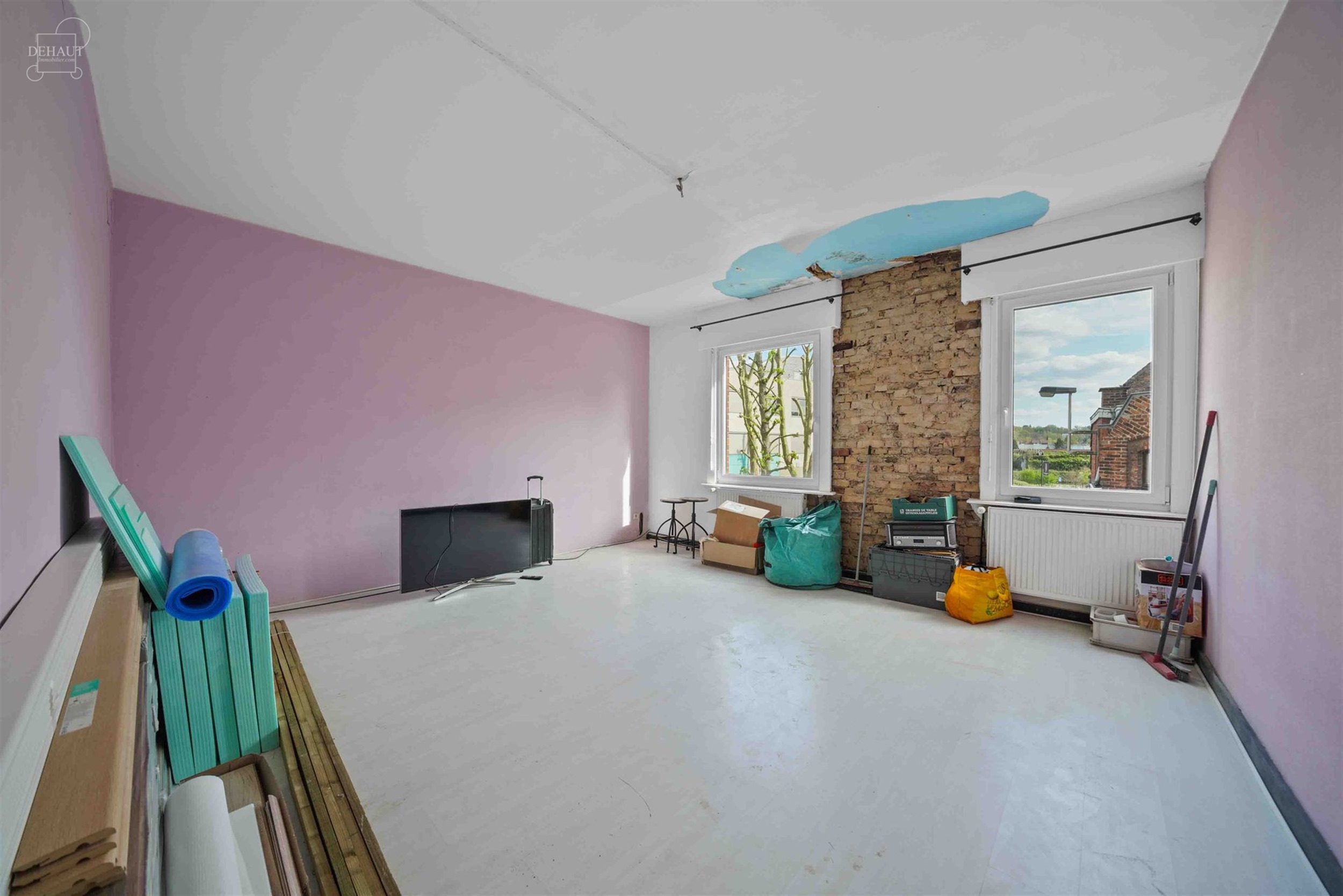 Jolie maison de ville située à deux pas de la Lys. Se compose d'un hall d'entrée desservant un séjour, une cuisine équipée, une salle de bain, u...