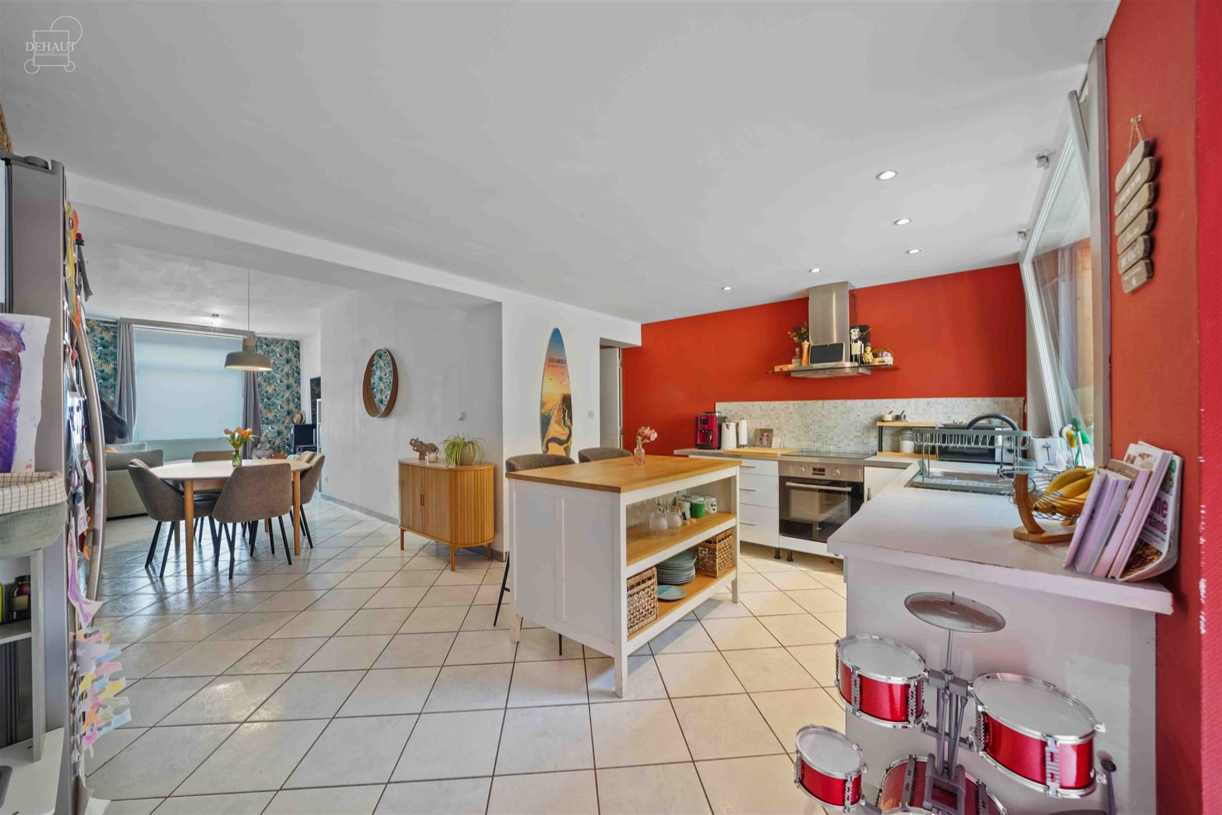 Jolie maison de ville située à deux pas de la Lys. Se compose d'un hall d'entrée desservant un séjour, une cuisine équipée, une salle de bain, u...