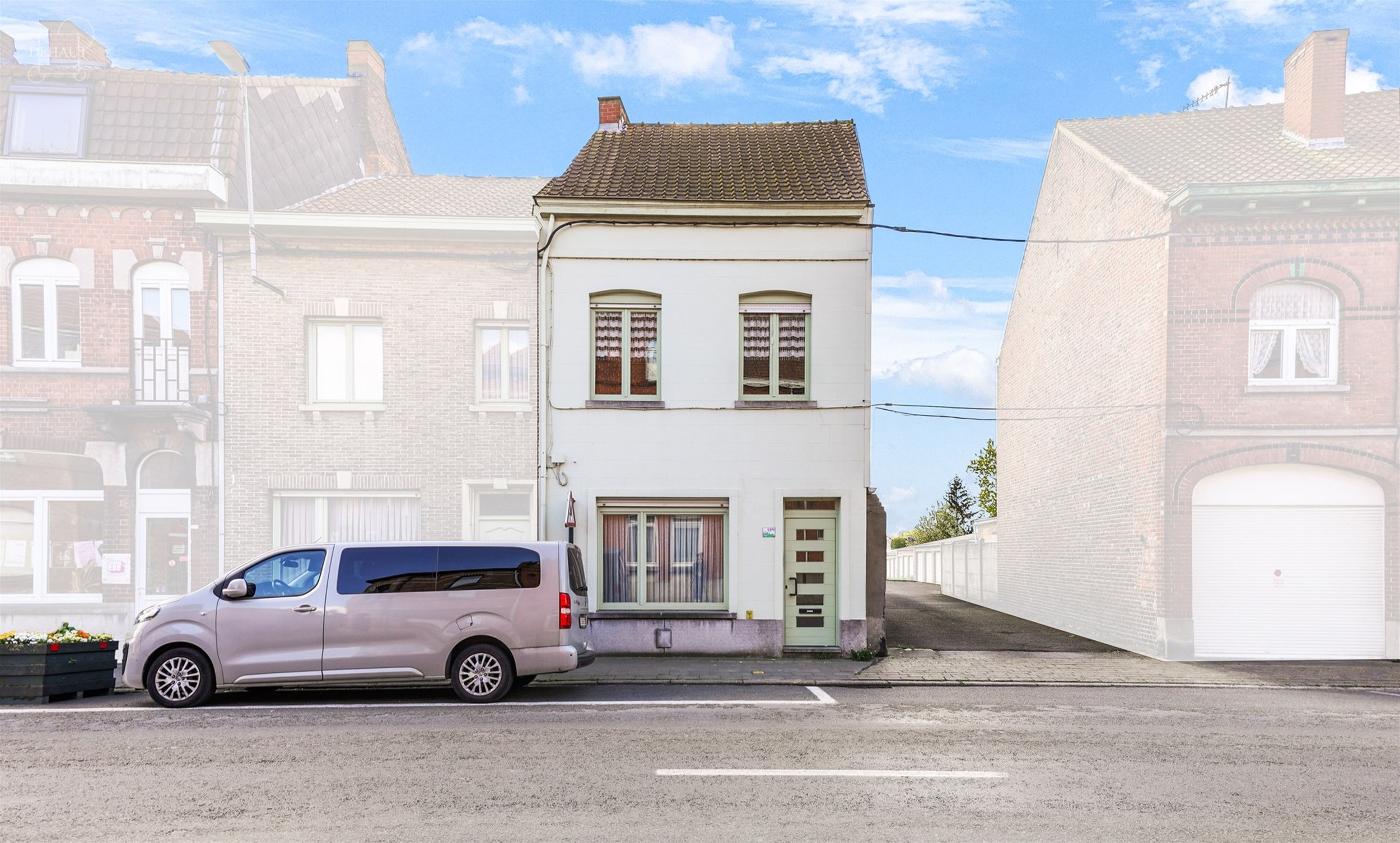 Aantrekkelijk, ruim appartement vlakbij het stadscentrum, met garage en tuin.
Begane grond: hal, bijkeuken, kelder en garage. Eerste verdieping: grot...