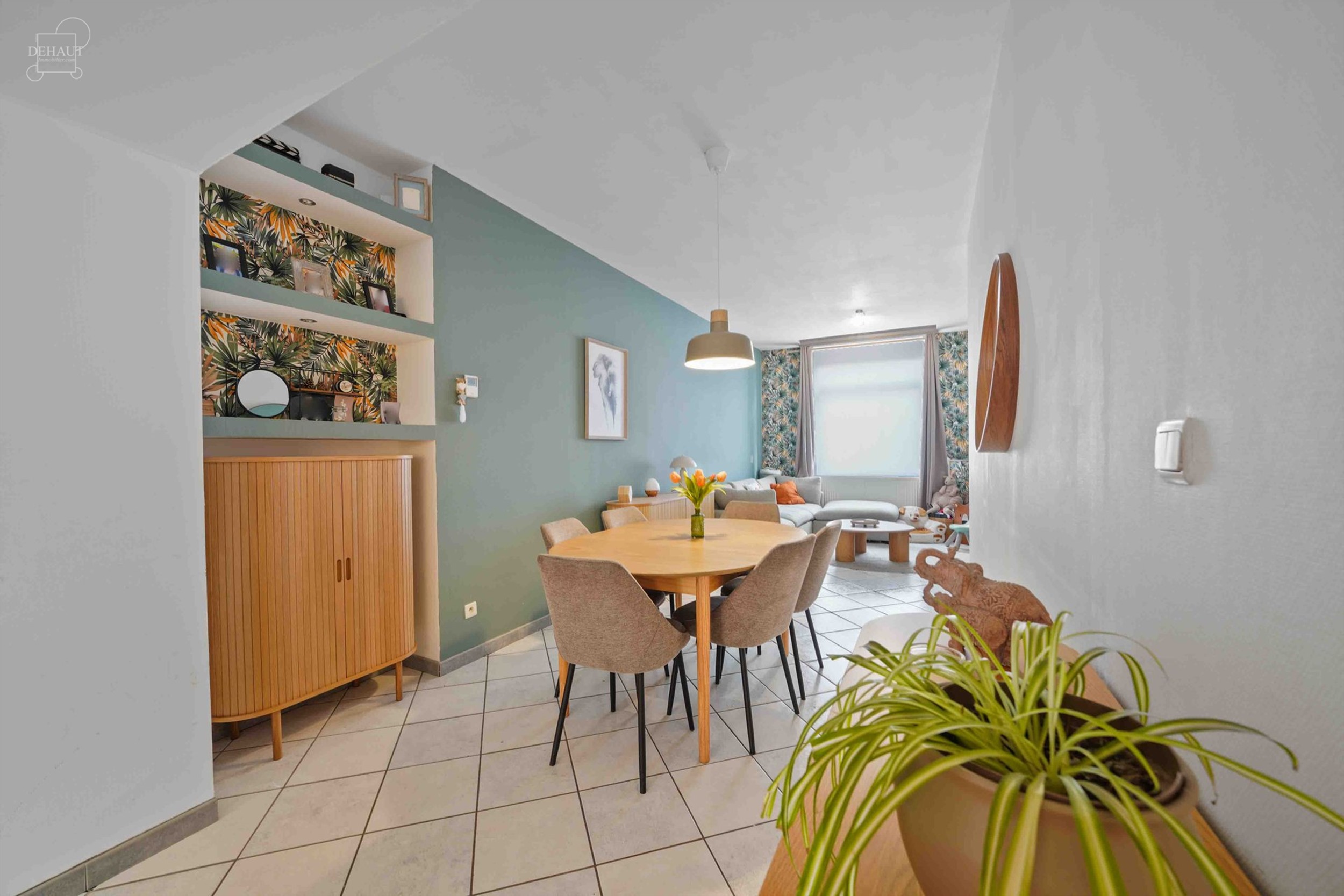 Jolie maison de ville située à deux pas de la Lys. Se compose d'un hall d'entrée desservant un séjour, une cuisine équipée, une salle de bain, u...