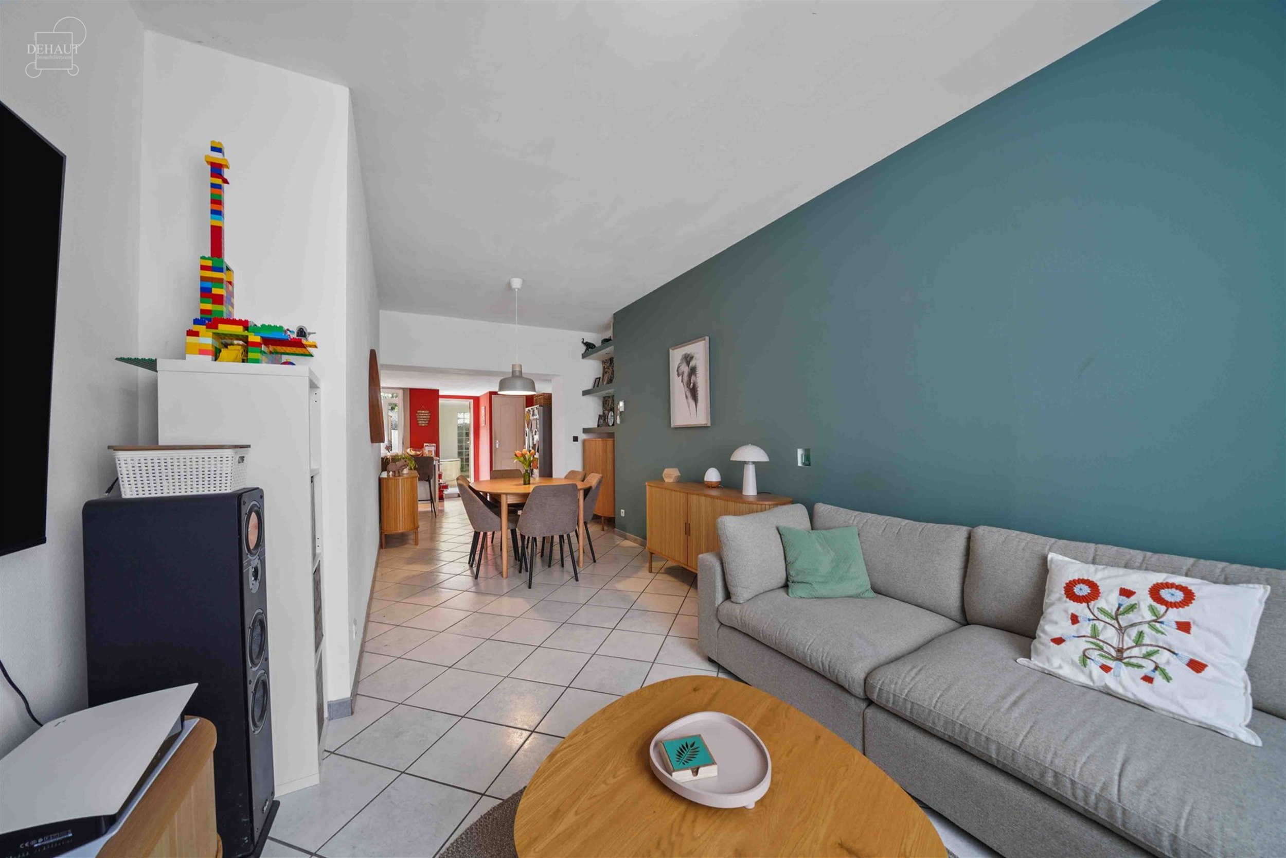 Jolie maison de ville située à deux pas de la Lys. Se compose d'un hall d'entrée desservant un séjour, une cuisine équipée, une salle de bain, u...