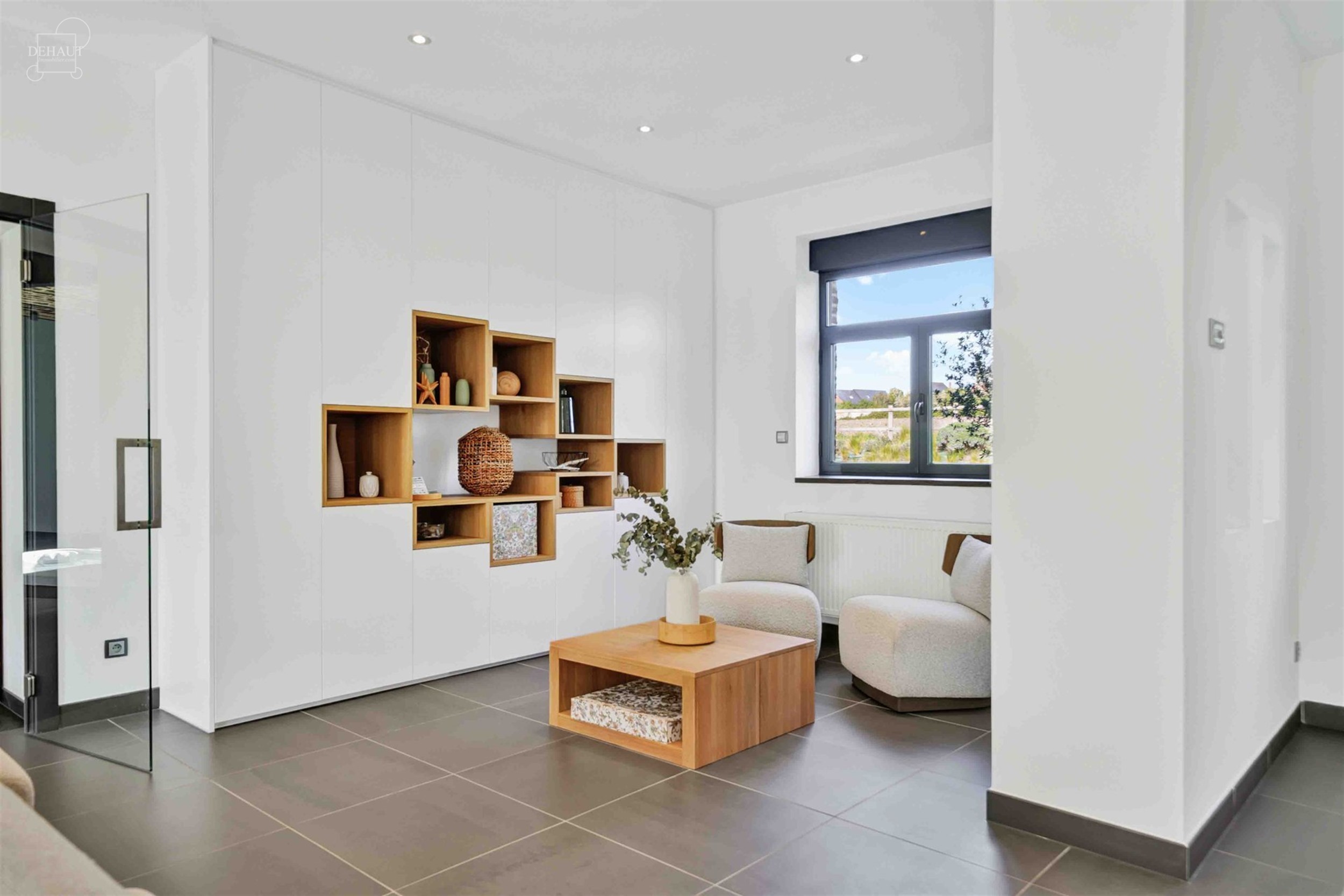 Luxueux corps de ferme bénéficiant d'un cadre d'exception et de volumes remarquables. Cette belle rénovation se distingue par son espace bien-être...