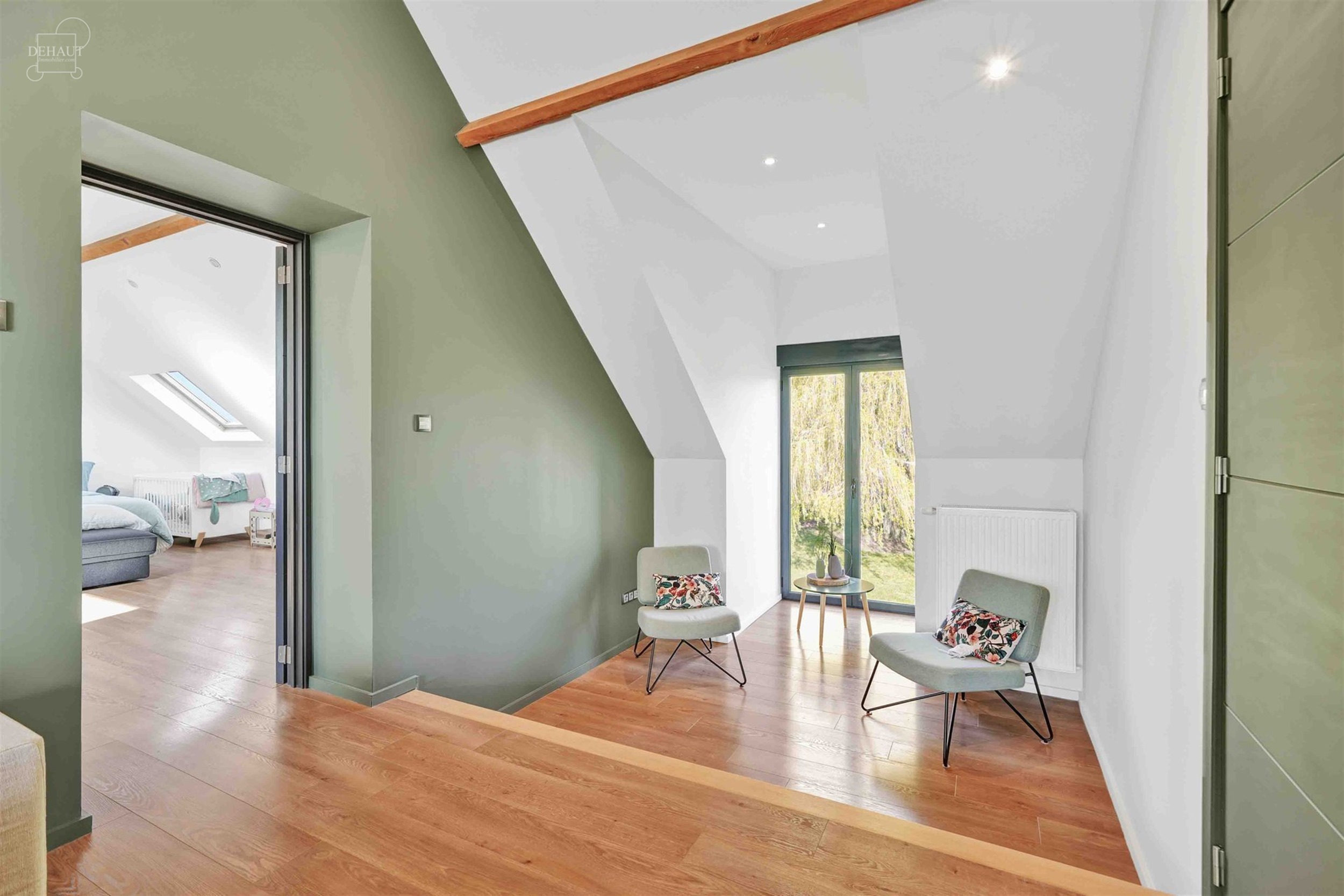 Luxueux corps de ferme bénéficiant d'un cadre d'exception et de volumes remarquables. Cette belle rénovation se distingue par son espace bien-être...