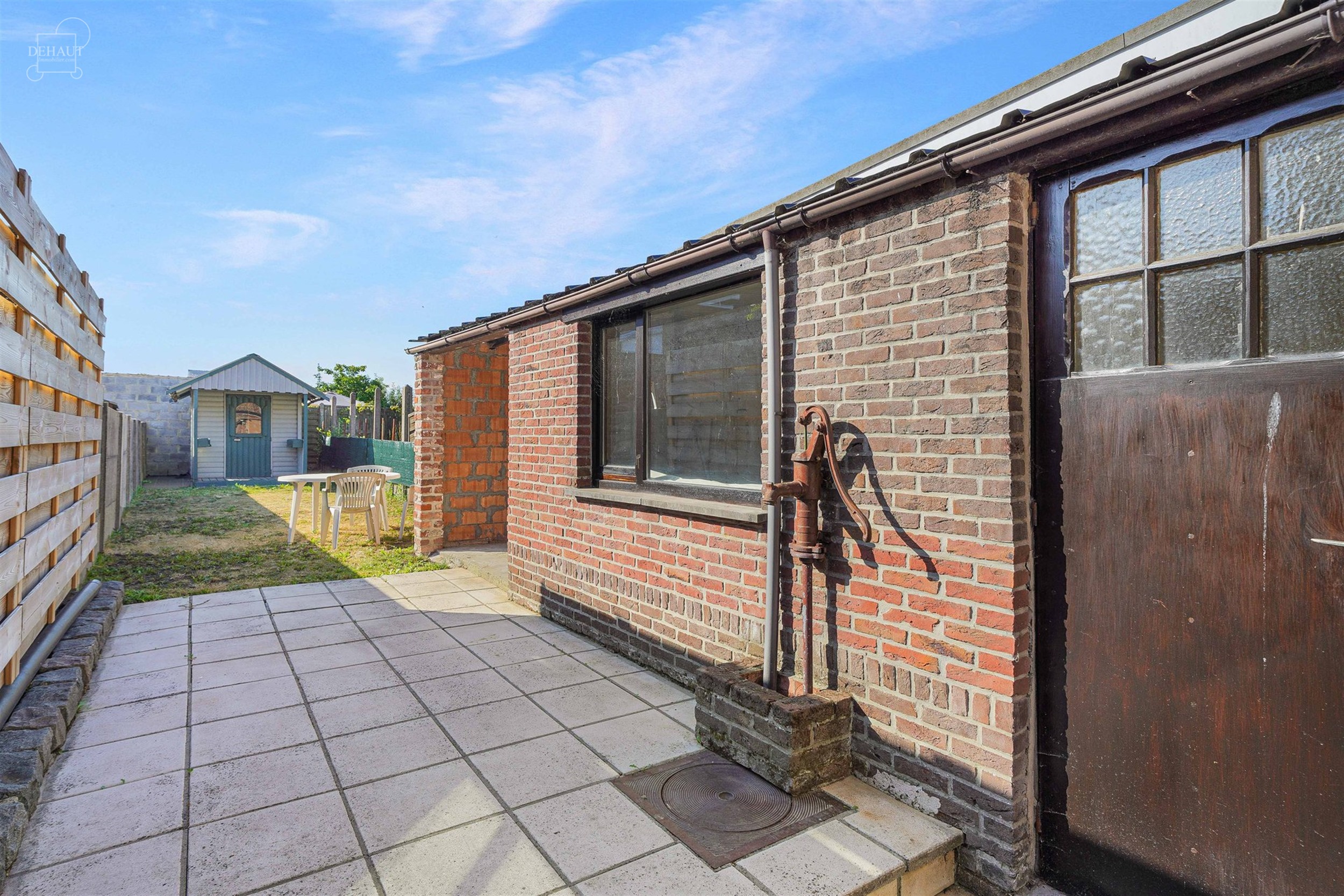 Mooi herenhuis met een woonkamer, een ingerichte keuken, een bijkeuken/wasruimte, een badkamer, een apart toilet, 2 slaapkamers en een inrichtbare zol...