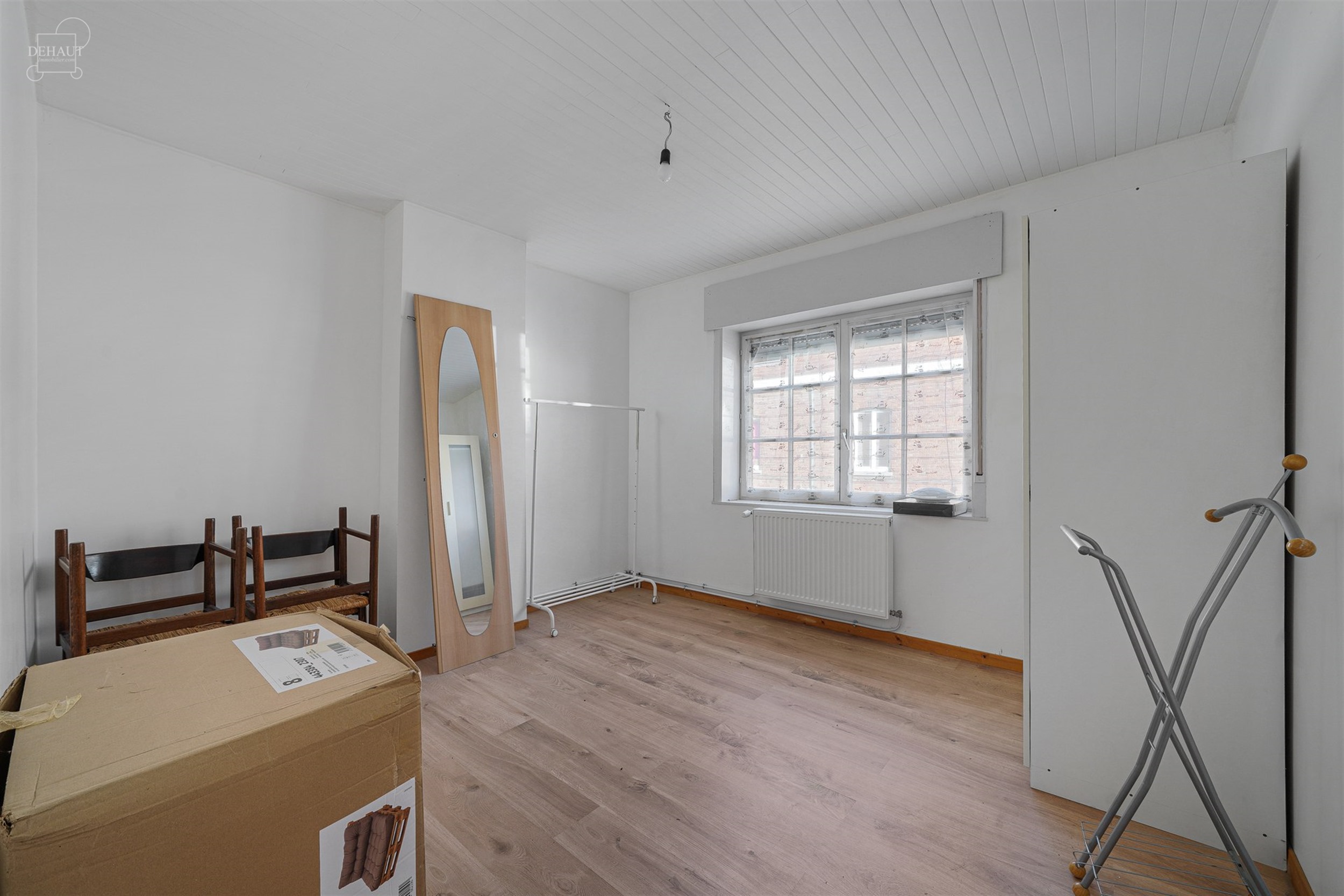 Mooi herenhuis met een woonkamer, een ingerichte keuken, een bijkeuken/wasruimte, een badkamer, een apart toilet, 2 slaapkamers en een inrichtbare zol...
