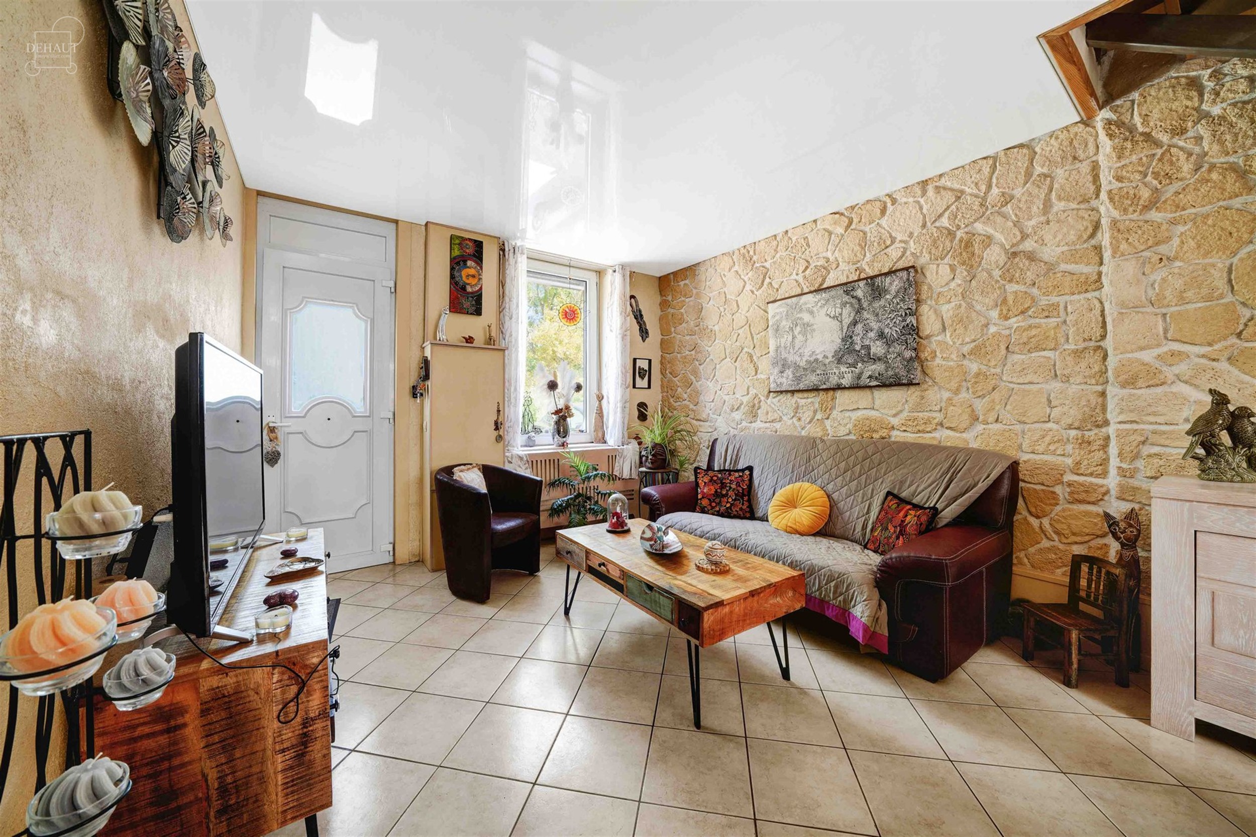 Jolie maison de ville idéalement située au calme avec vue sur la Lys. Se compose d'un séjour, une cuisine équipée, une salle de bain, un WC indé...