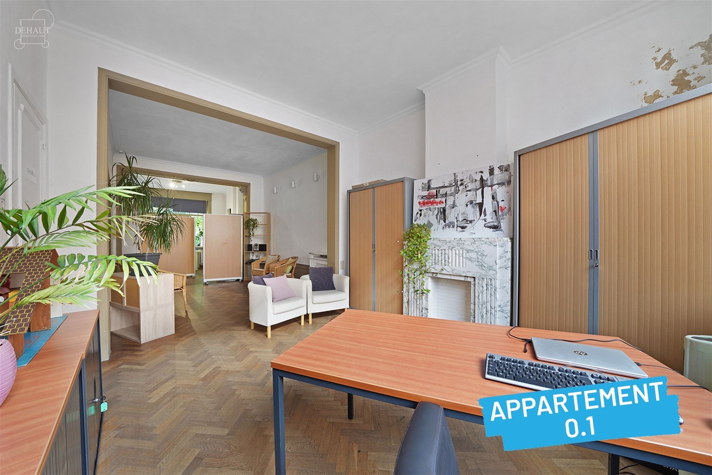 Immeuble de rapport avec garage et jardin comprenant 4 appartements répartis sur 3 étages. Chaque unité dispose d'un espace de vie ouvert et d'une ...