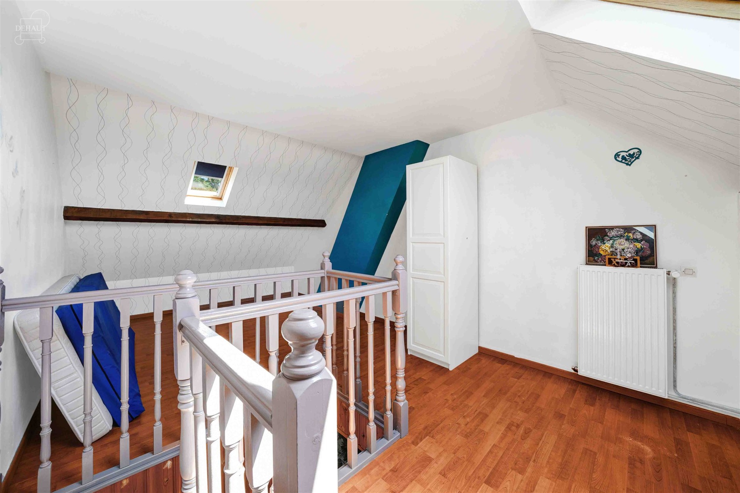 Jolie maison de ville idéalement située au calme avec vue sur la Lys. Se compose d'un séjour, une cuisine équipée, une salle de bain, un WC indé...