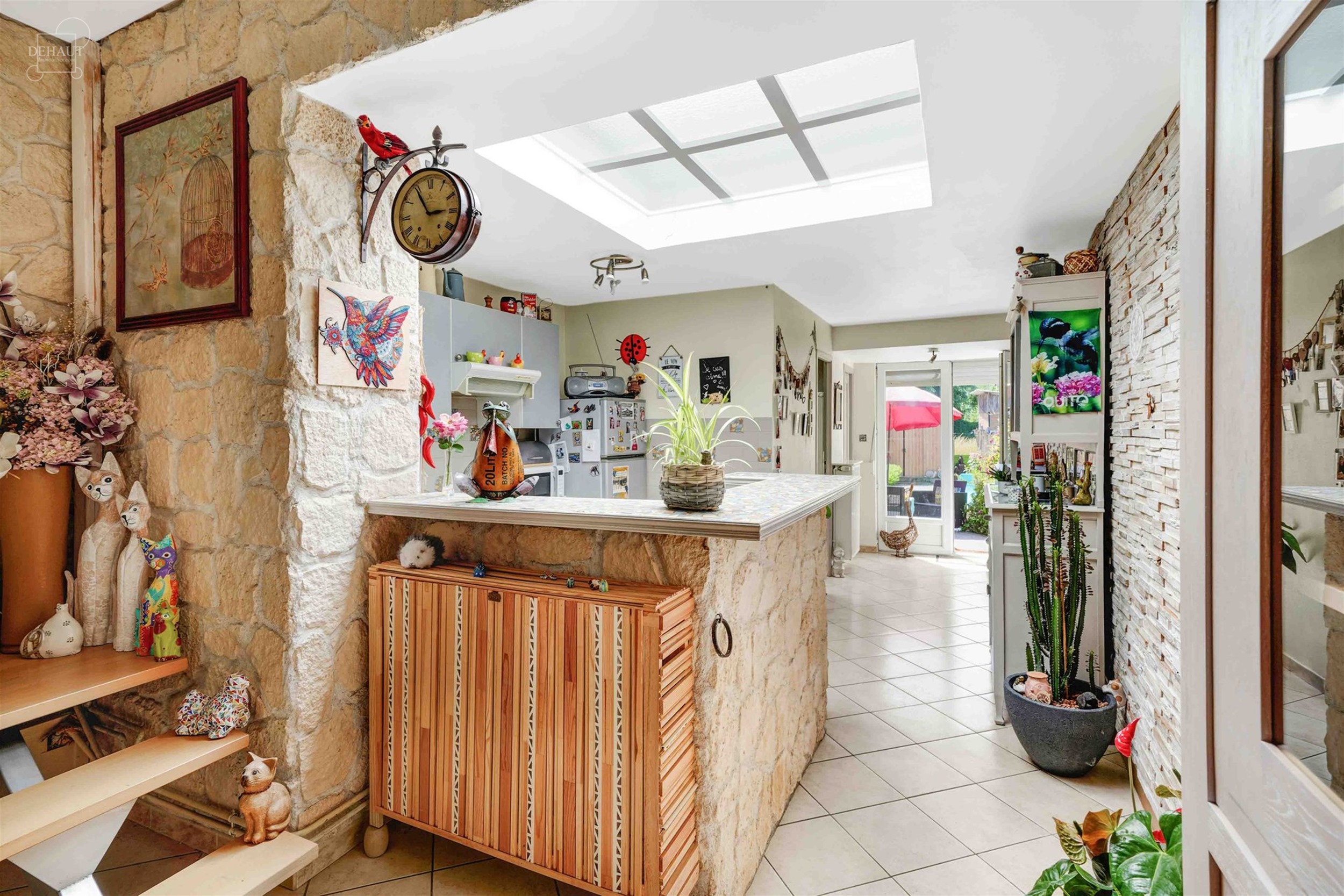 Jolie maison de ville idéalement située au calme avec vue sur la Lys. Se compose d'un séjour, une cuisine équipée, une salle de bain, un WC indé...
