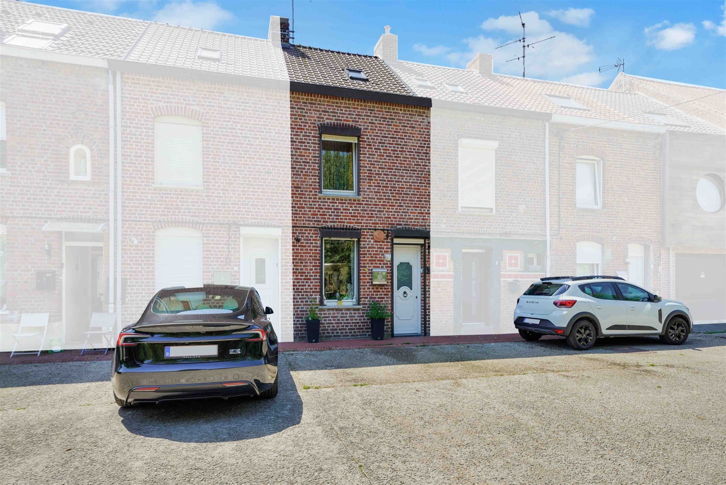 Jolie maison de ville idéalement située au calme avec vue sur la Lys. Se compose d'un séjour, une cuisine équipée, une salle de bain, un WC indé...