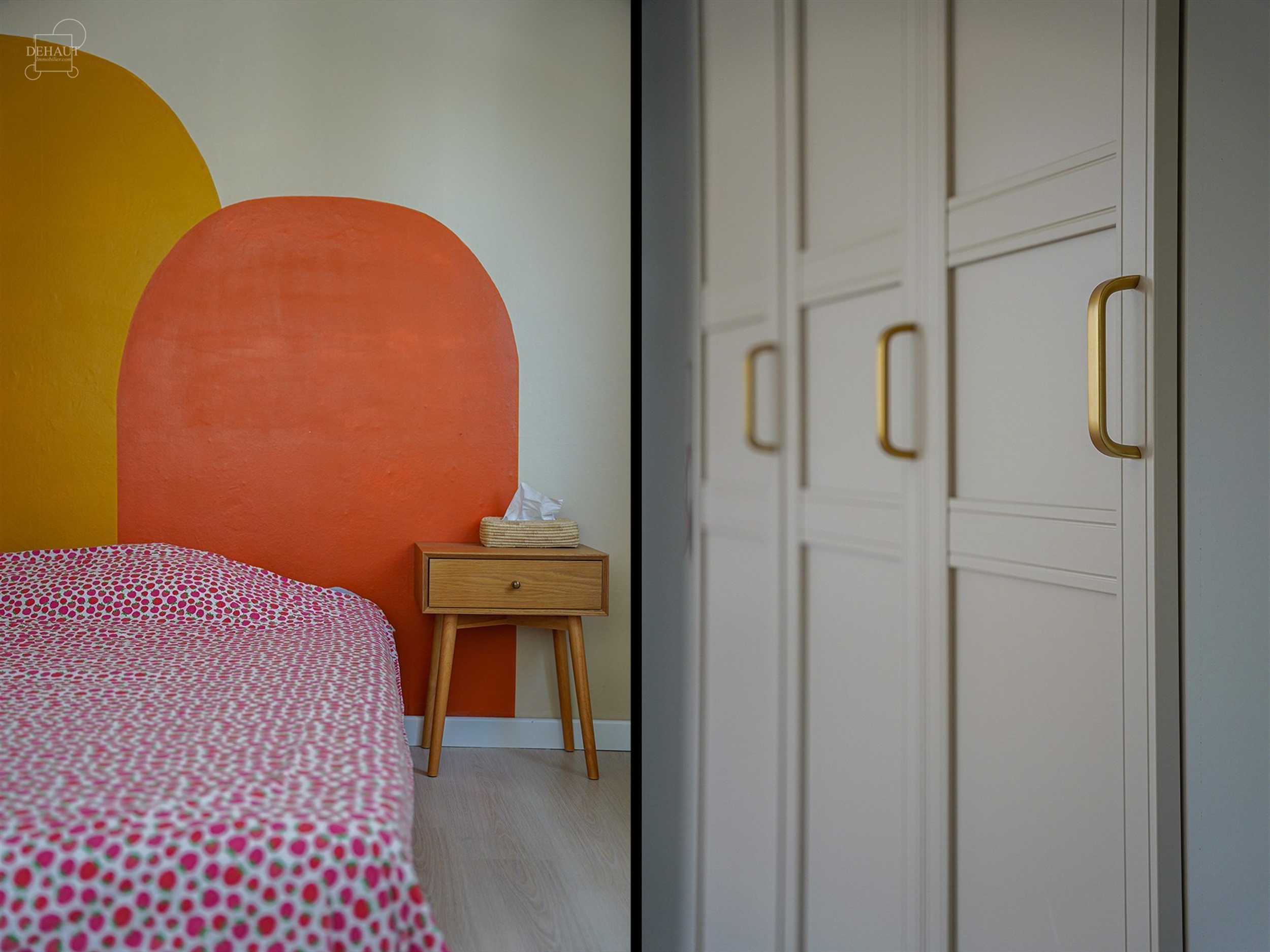 Superbe maison 3 façades située dans une rue calme avec garage et accès latéral.
Se compose au rez-de-chaussée d'un hall d'entrée desservant un...