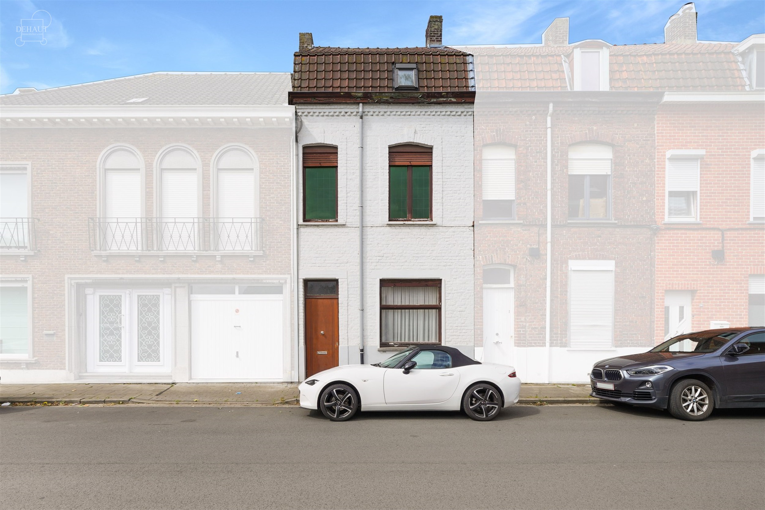 Te renoveren herenhuis met veel potentieel, gelegen vlakbij het centrum van COMINES.
Bestaat uit een hal, een woonkamer, een eetkamer, een keuken, een...