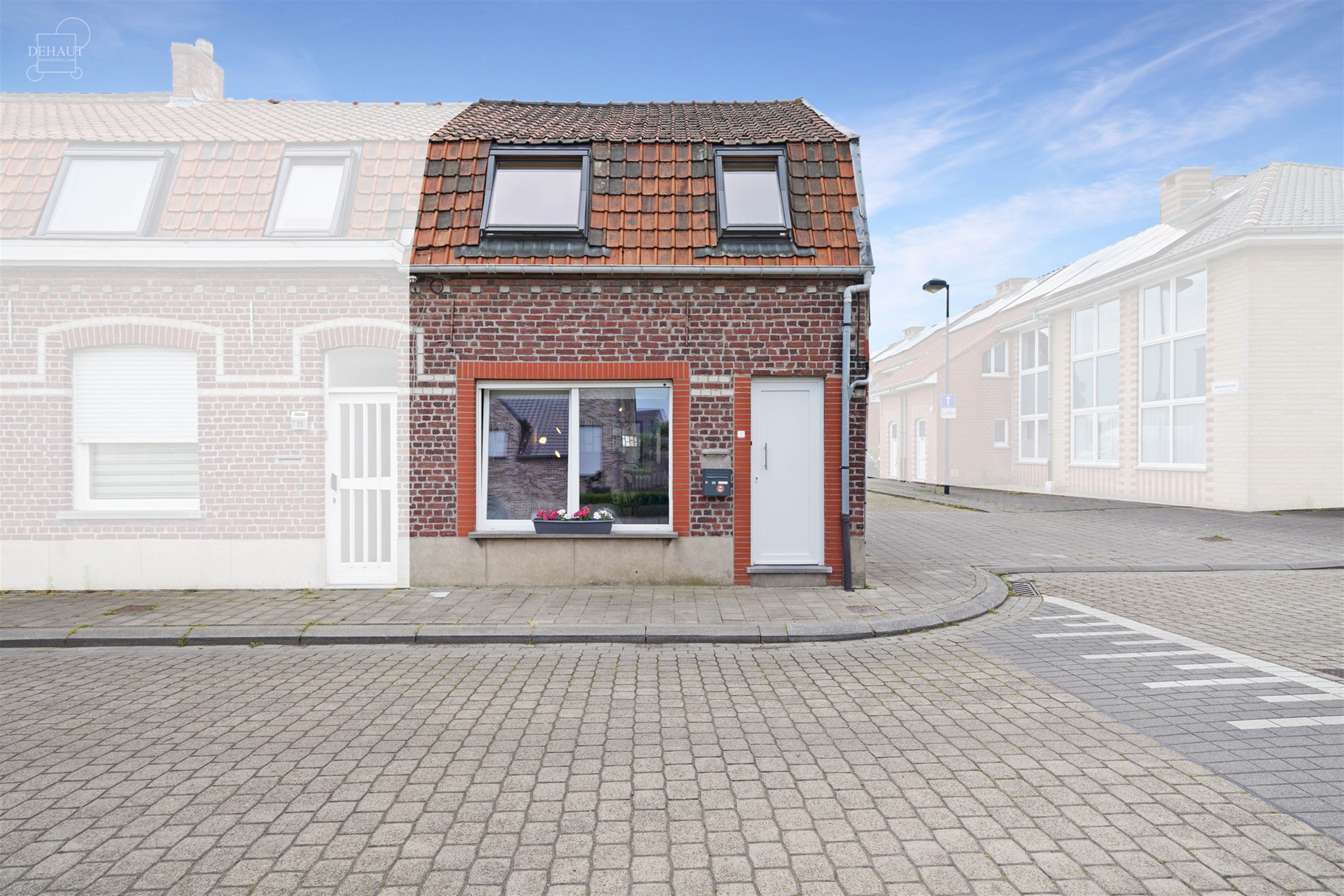 Jolie maison semi-flamande 3 façades située dans une rue calme . Propose un lumineux séjour, une cuisine équipée, une salle de bain, une buanderi...