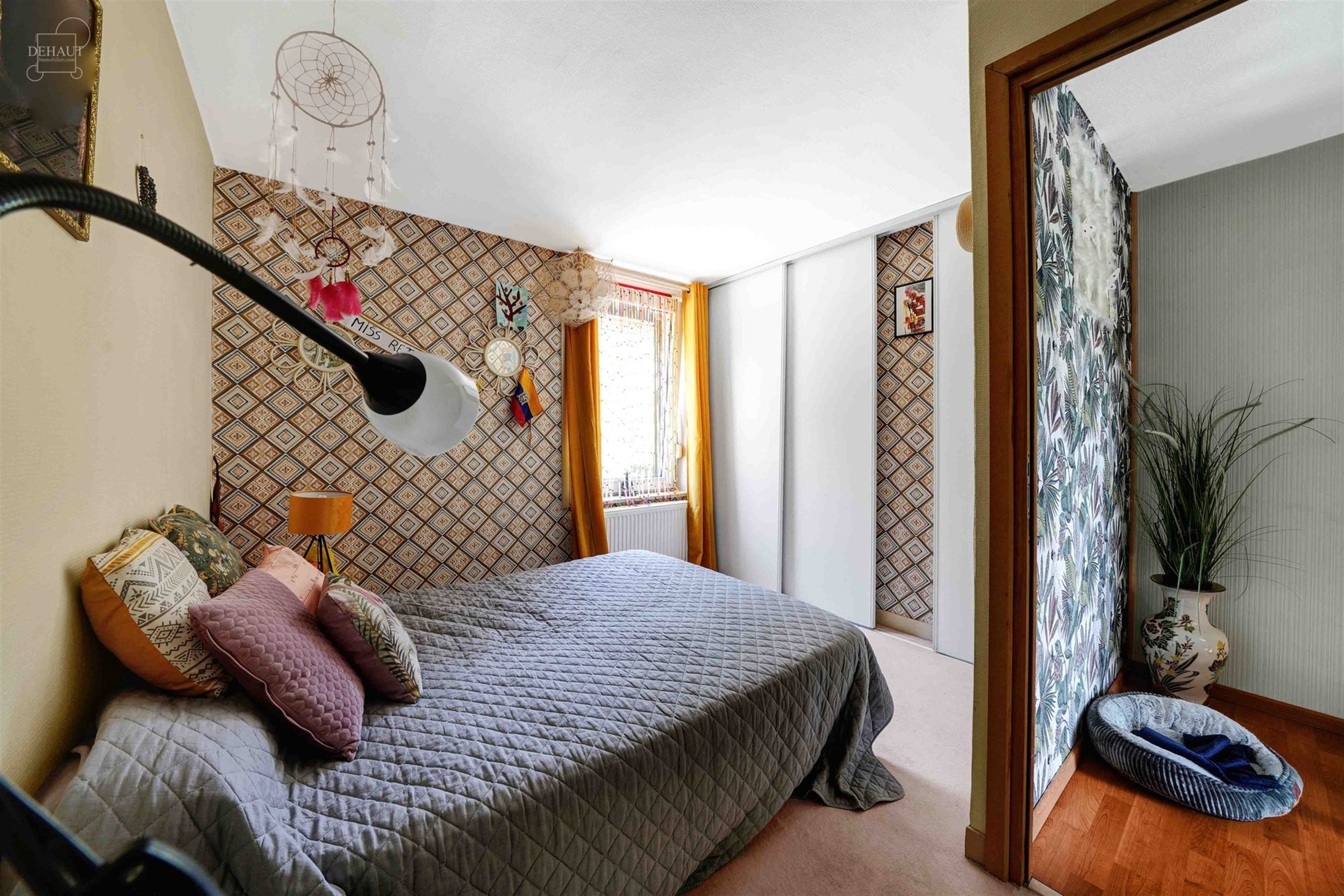 Jolie maison de ville idéalement située au calme avec vue sur la Lys. Se compose d'un séjour, une cuisine équipée, une salle de bain, un WC indé...