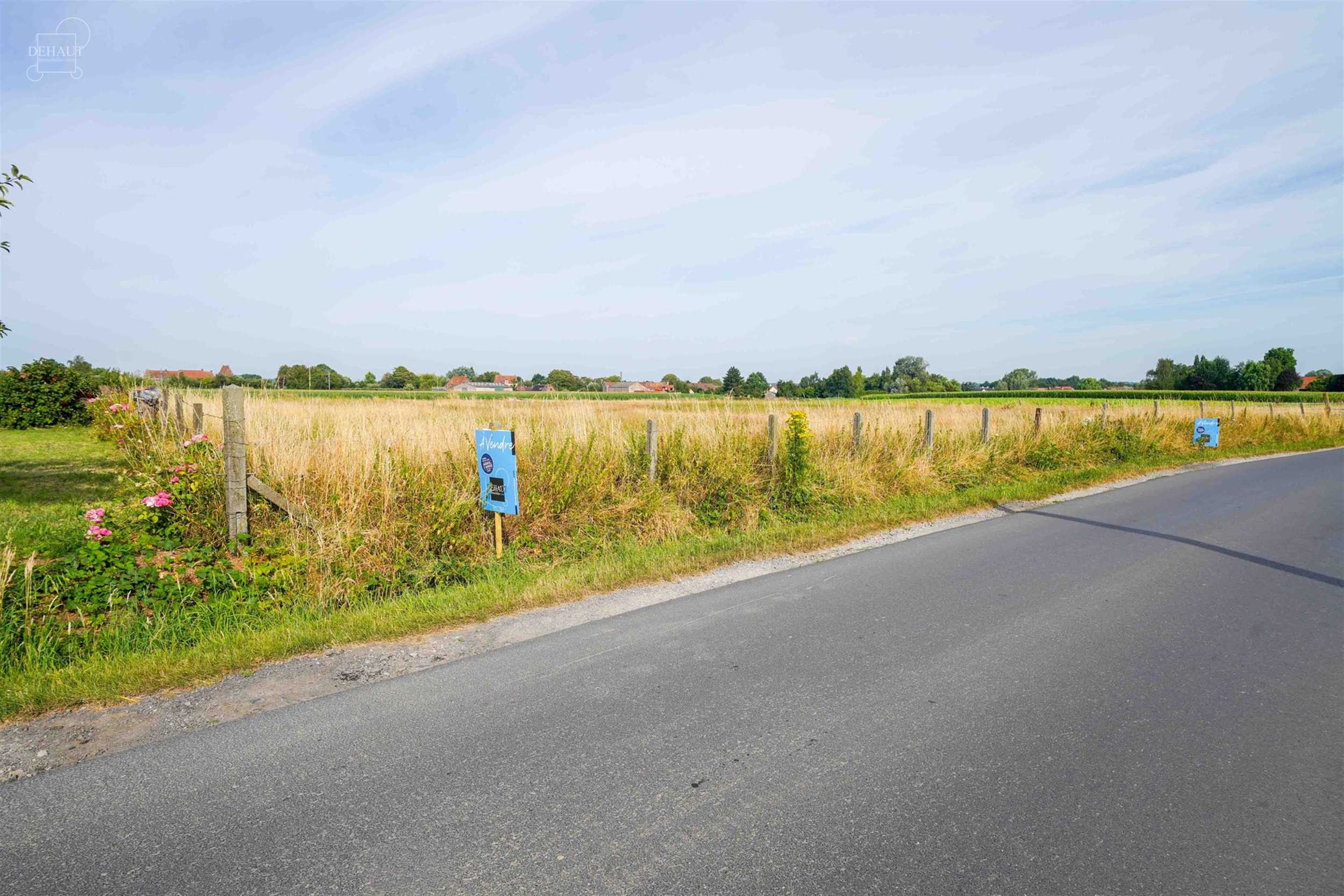 Bouwgrond van ongeveer 1.050 m² in HOUTHEM. 
Breedte: ca. 21 m / Diepte: ca. 50 m
Zeer goede ligging voor een mooi project!
...