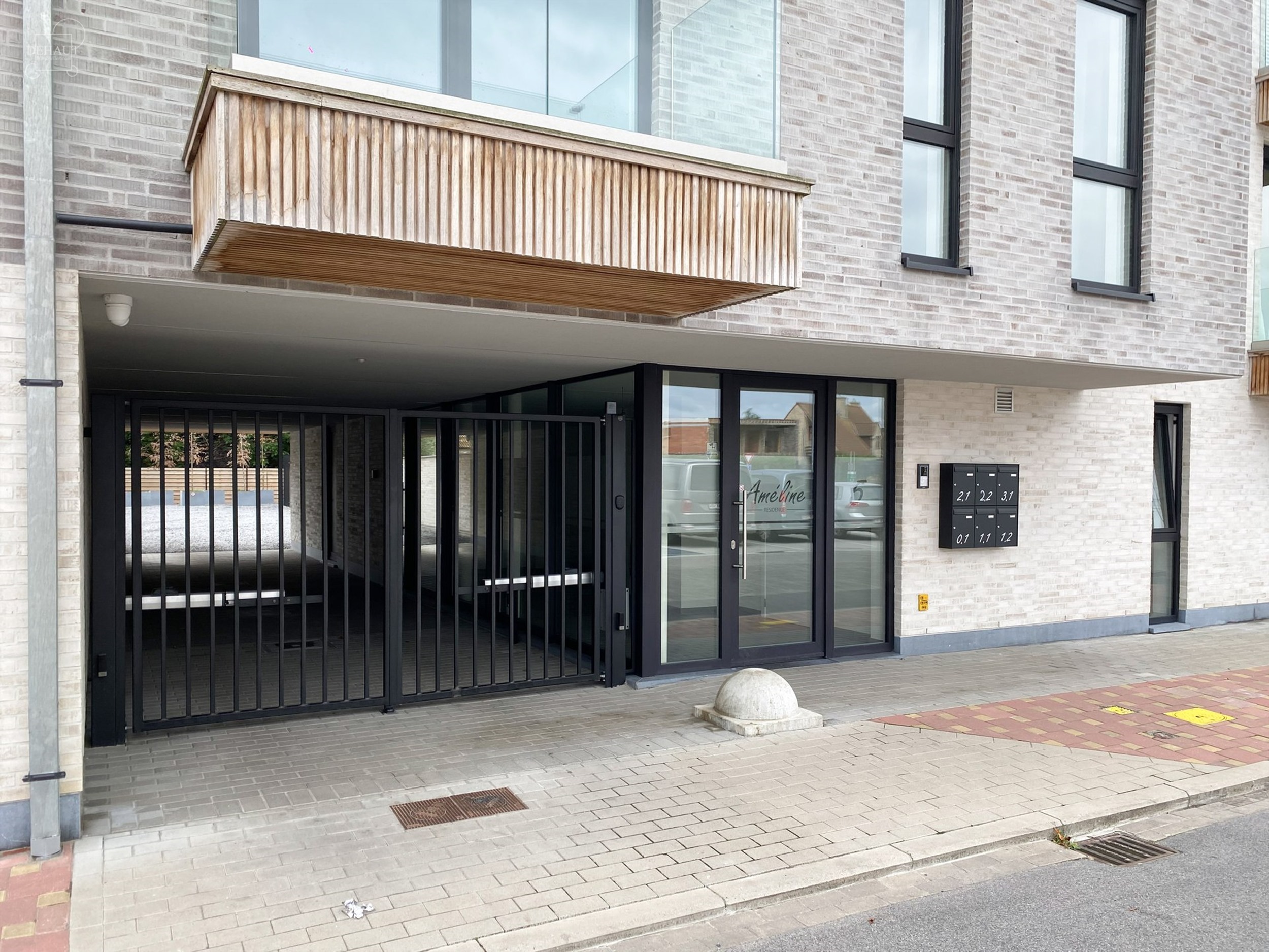 Magnifique appartement au premier étage d'un immeuble construit en 2023 et situé en centre-ville. Comprend un spacieux espace de vie ouvert sur une ...