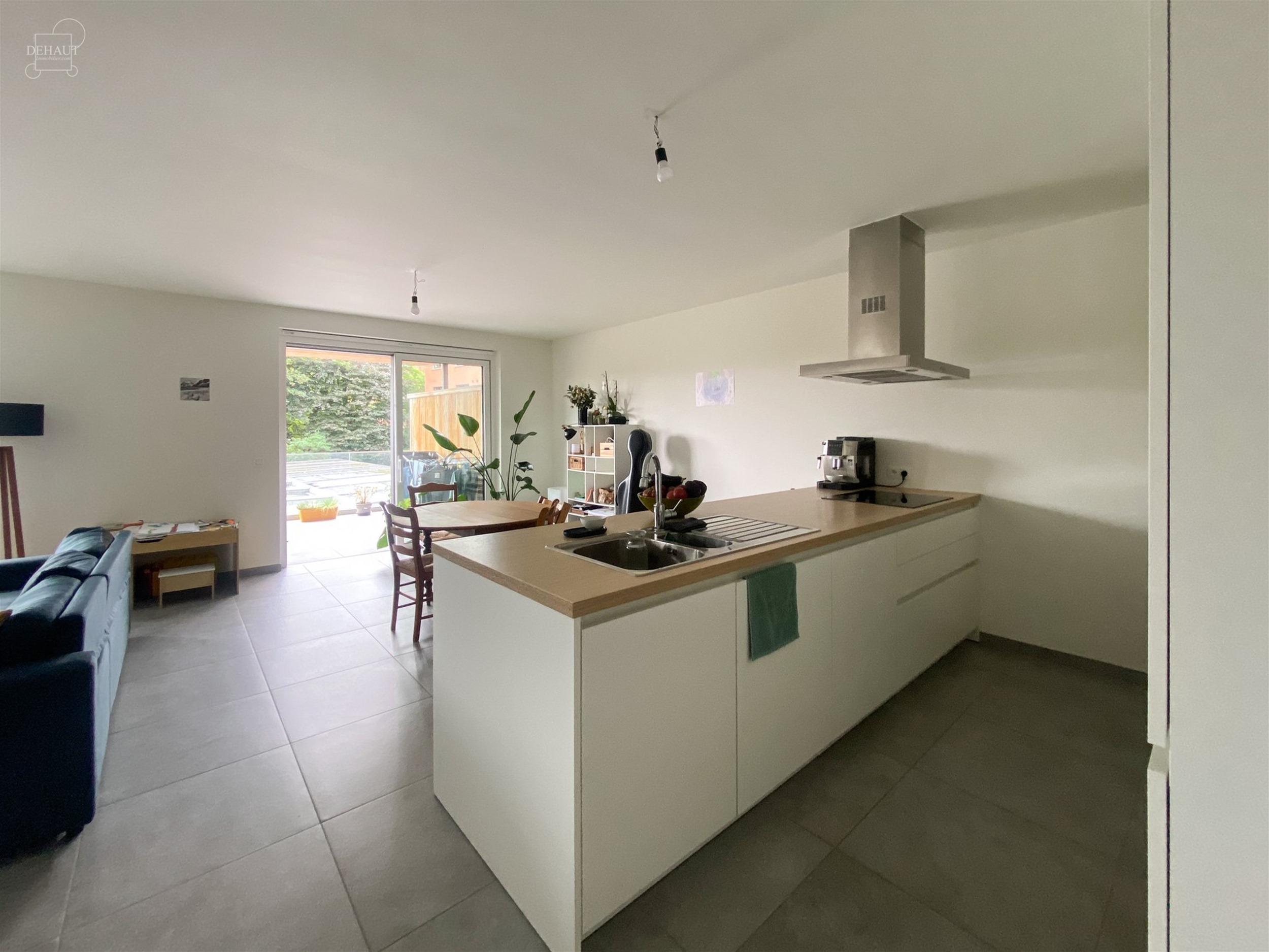 Magnifique appartement au premier étage d'un immeuble construit en 2023 et situé en centre-ville. Comprend un spacieux espace de vie ouvert sur une ...