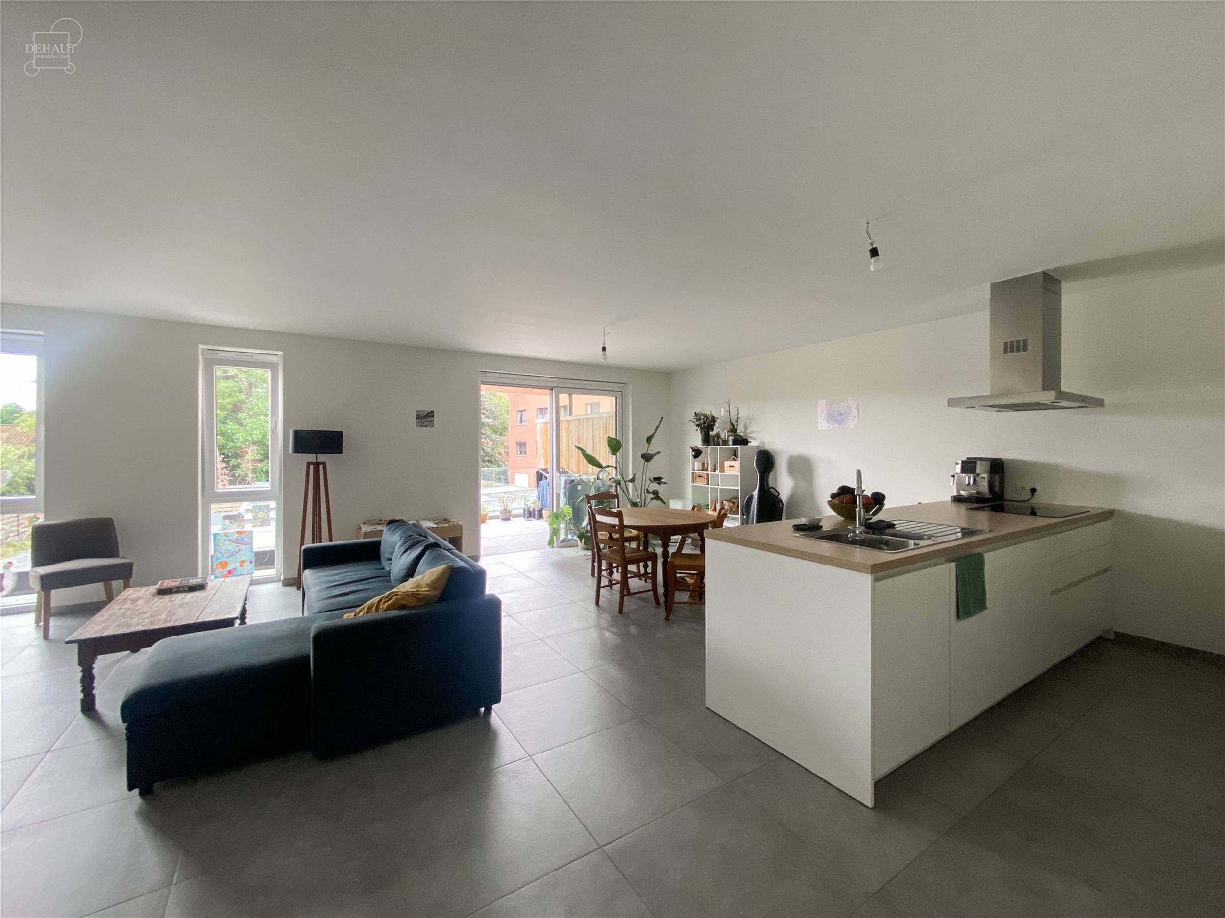 Magnifique appartement au premier étage d'un immeuble construit en 2023 et situé en centre-ville. Comprend un spacieux espace de vie ouvert sur une ...