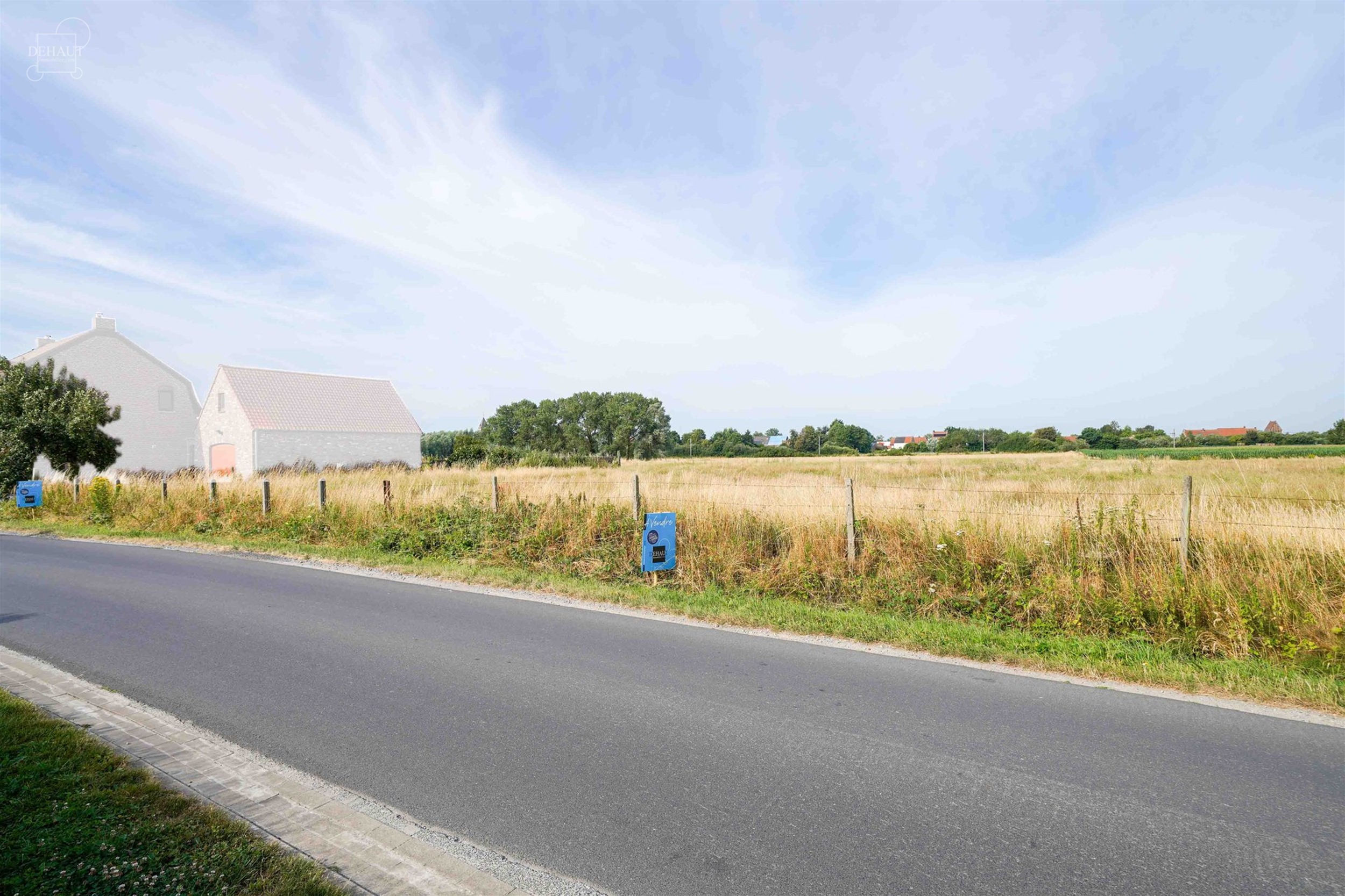 Bouwgrond van ongeveer 1.050 m² in HOUTHEM. 
Breedte: ca. 21 m / Diepte: ca. 50 m
Zeer goede ligging voor een mooi project!
...
