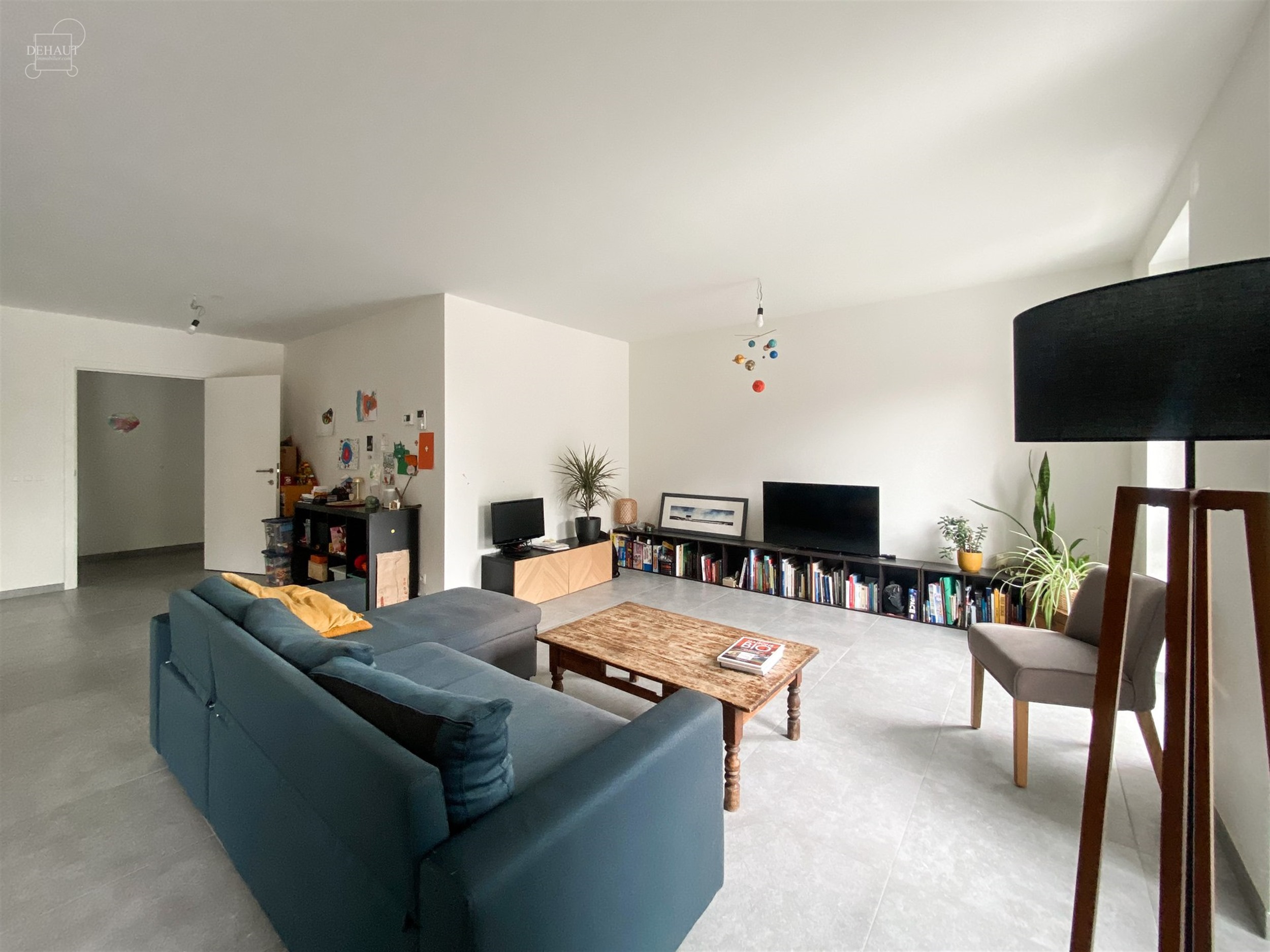 Magnifique appartement au premier étage d'un immeuble construit en 2023 et situé en centre-ville. Comprend un spacieux espace de vie ouvert sur une ...