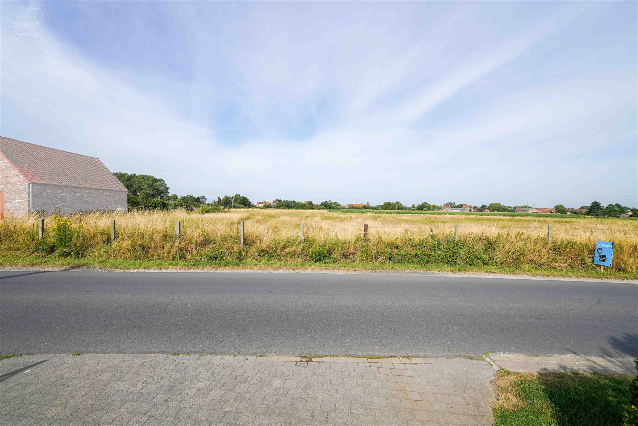 Bouwgrond van ongeveer 1.050 m² in HOUTHEM. 
Breedte: ca. 21 m / Diepte: ca. 50 m
Zeer goede ligging voor een mooi project!
...