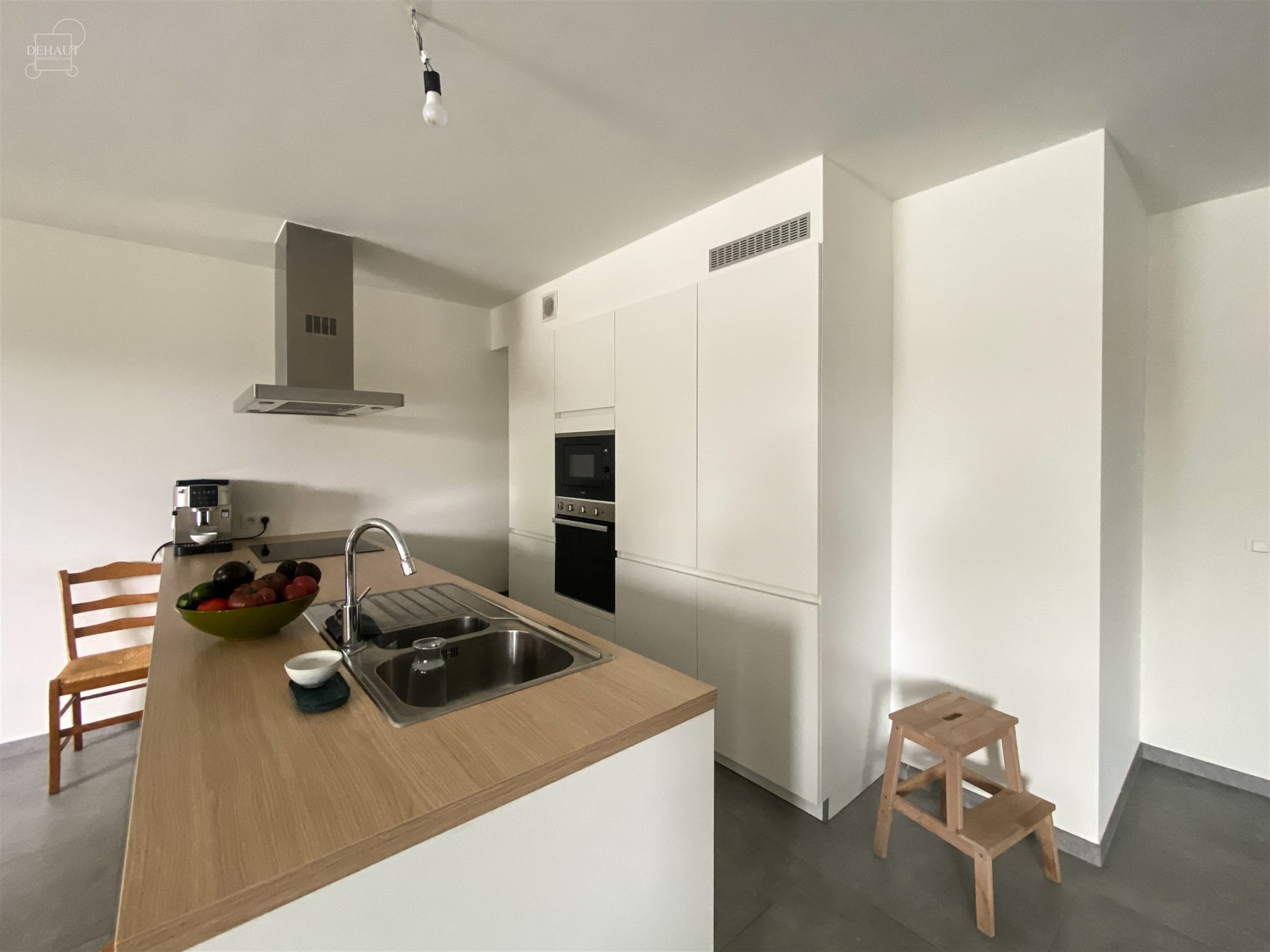 Magnifique appartement au premier étage d'un immeuble construit en 2023 et situé en centre-ville. Comprend un spacieux espace de vie ouvert sur une ...
