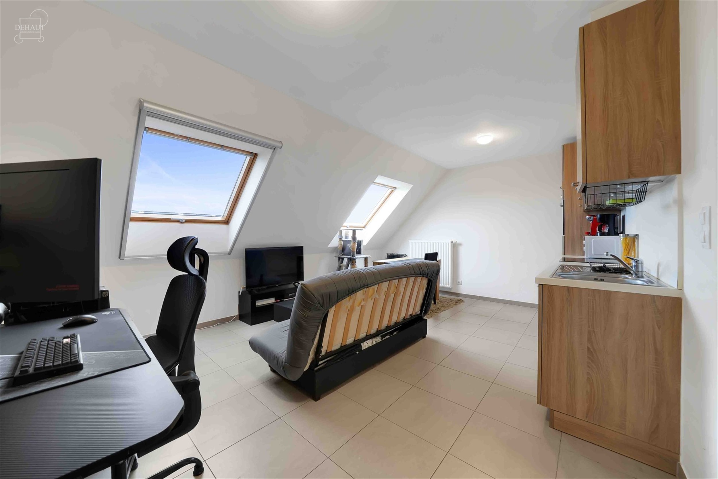 Appartement au 2ème étage d'un immeuble avec ascenseur construit en 2016. Comprend un séjour ouvert sur une cuisine équipée, une salle de bain, u...