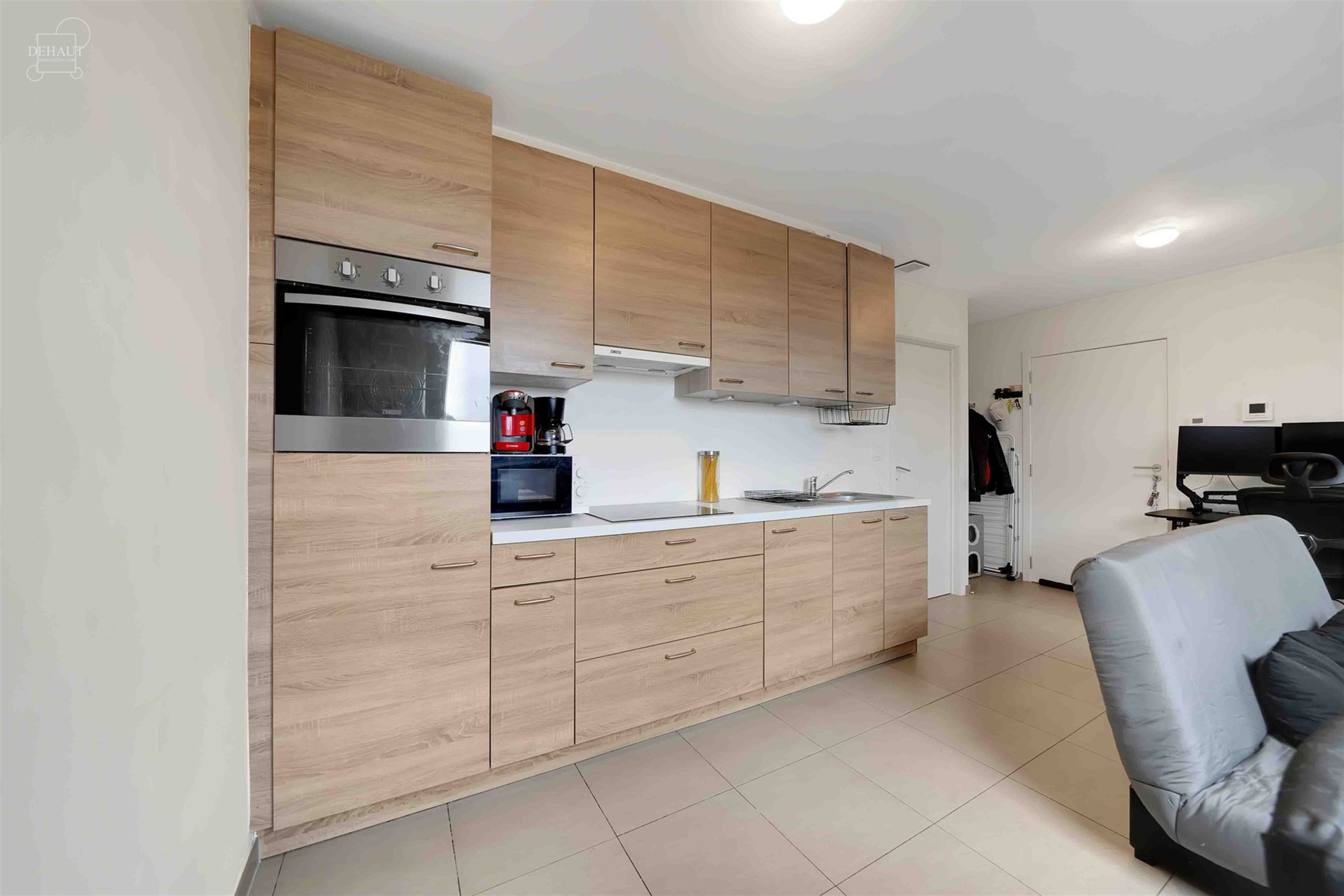 Appartement au 2ème étage d'un immeuble avec ascenseur construit en 2016. Comprend un séjour ouvert sur une cuisine équipée, une salle de bain, u...