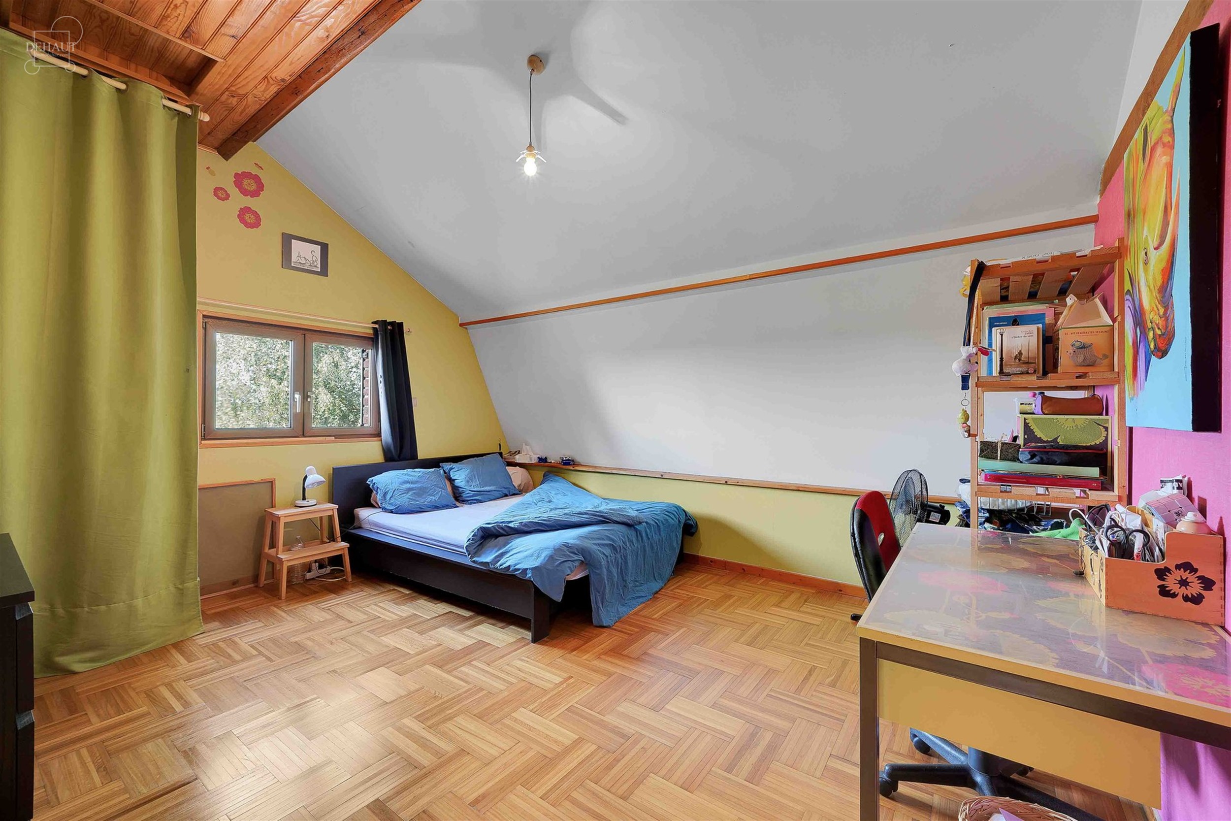 Jolie maison individuelle de campagne, de style fermette, érigée sur une parcelle de terrain d'env. 2.545m².  
Elle propose un hall d'entrée dess...