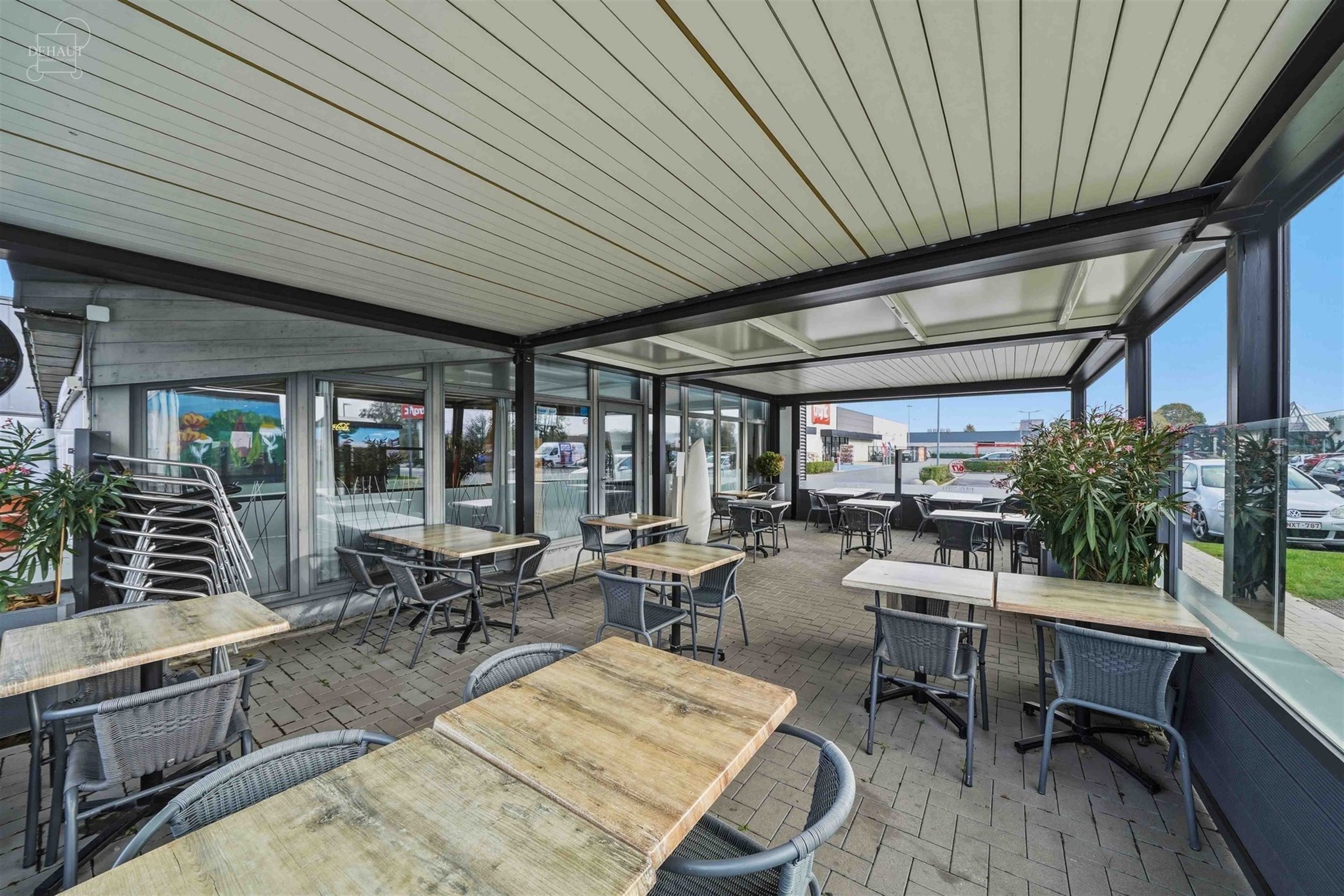 Commercieel pand verkocht inclusief bedrijfsactiviteiten, momenteel in gebruik als restaurant met een capaciteit van 74 zitplaatsen + 50 zitplaatsen o...