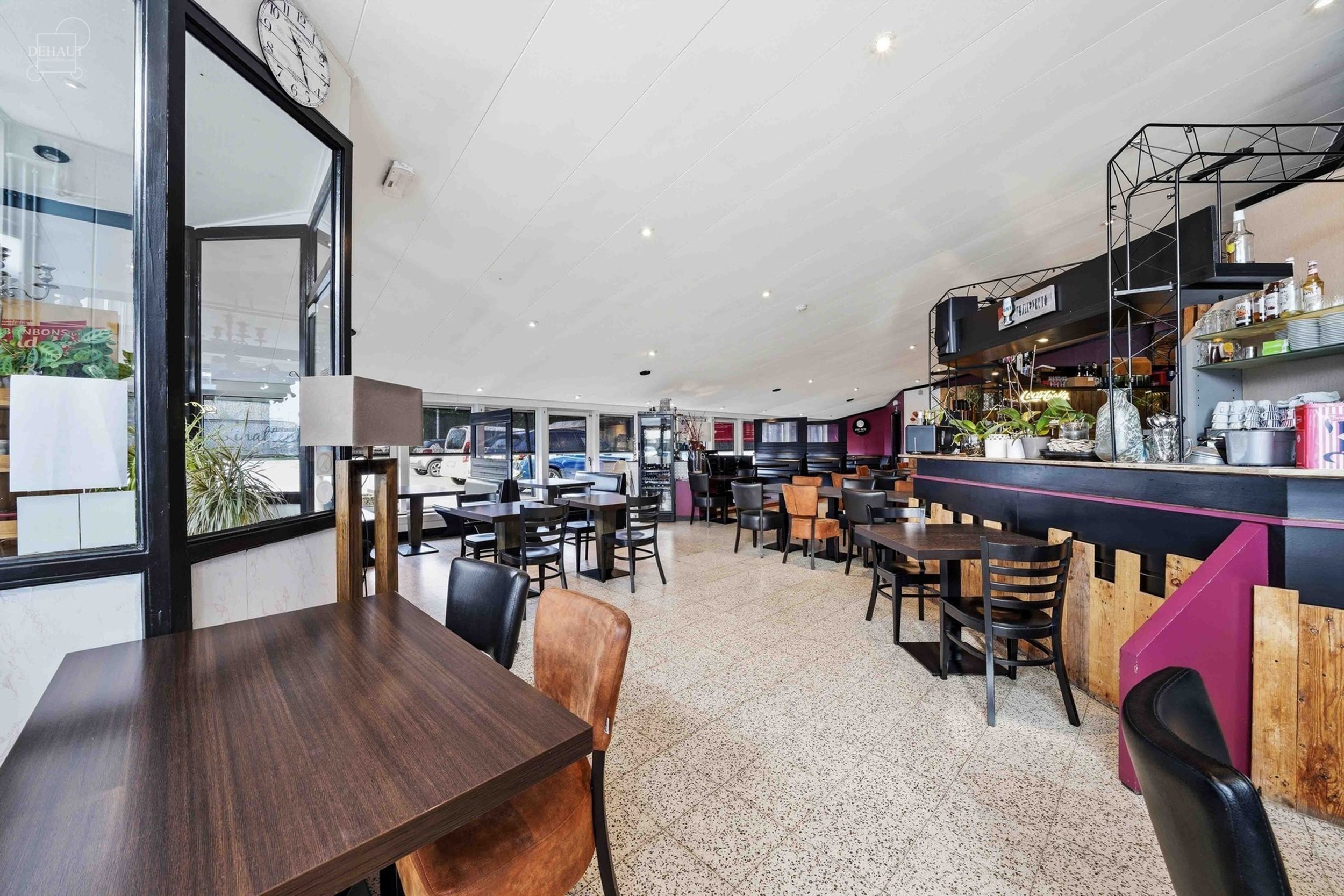 Commercieel pand verkocht inclusief bedrijfsactiviteiten, momenteel in gebruik als restaurant met een capaciteit van 74 zitplaatsen + 50 zitplaatsen o...
