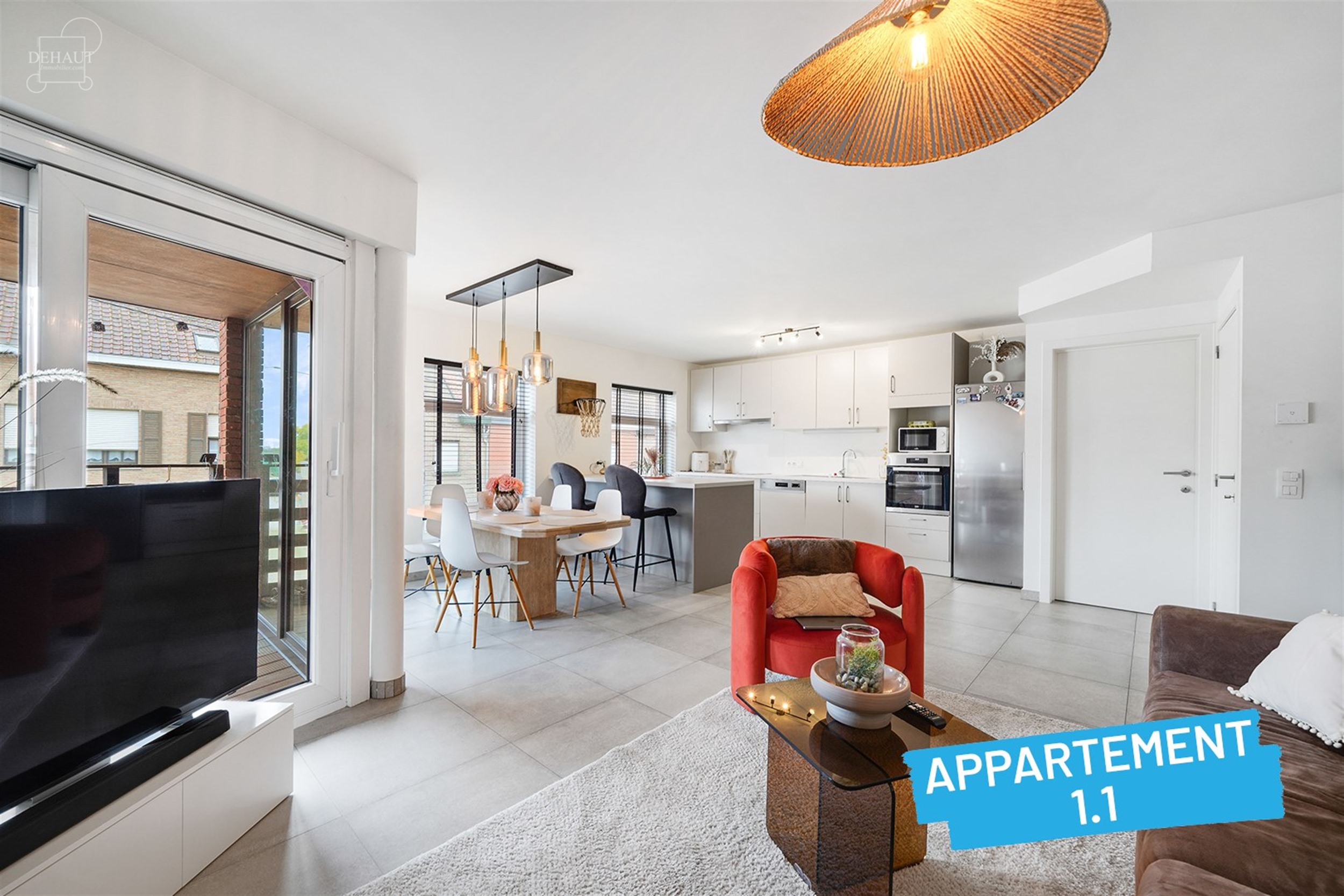 Superbe immeuble de rapport construit en 2018 comprenant 4 appartements répartis sur 3 niveaux, 5 garages, 5 cavettes et un parking privé. Chaque ap...