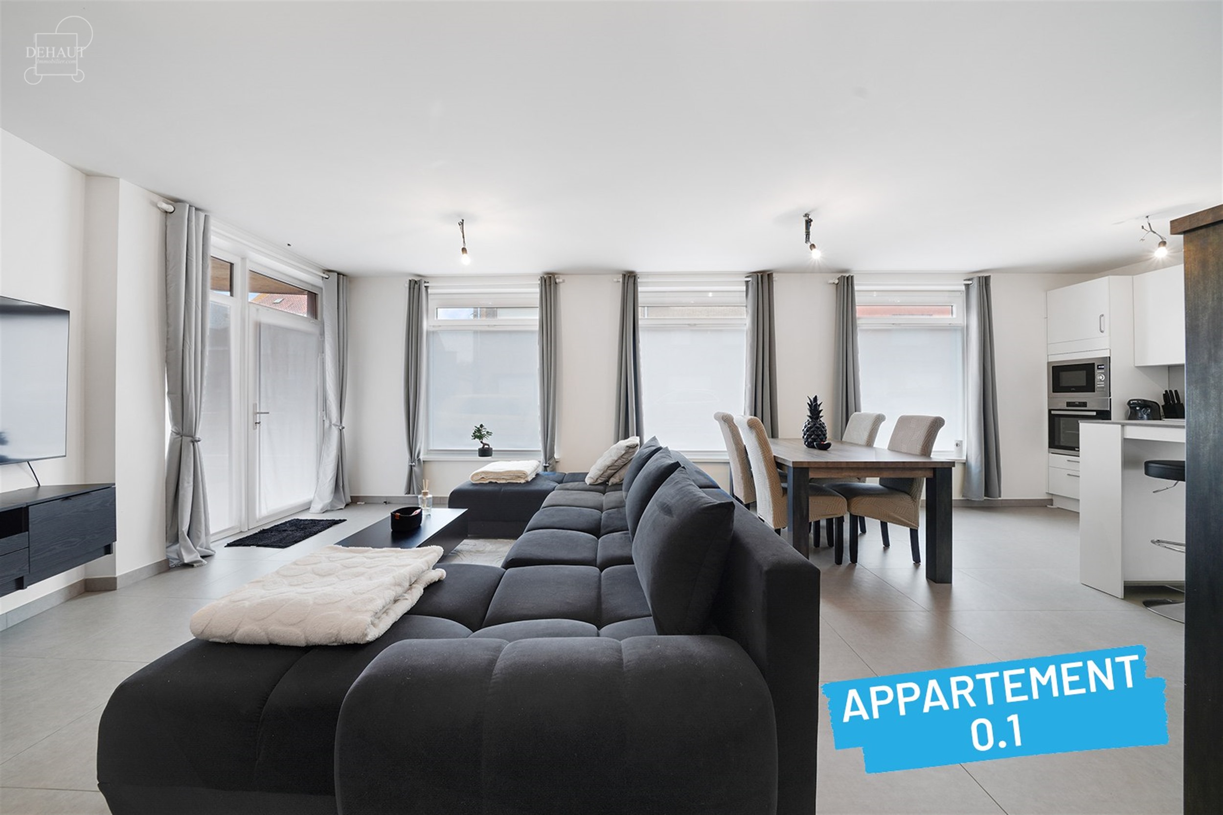 Superbe immeuble de rapport construit en 2018 comprenant 4 appartements répartis sur 3 niveaux, 5 garages, 5 cavettes et un parking privé. Chaque ap...