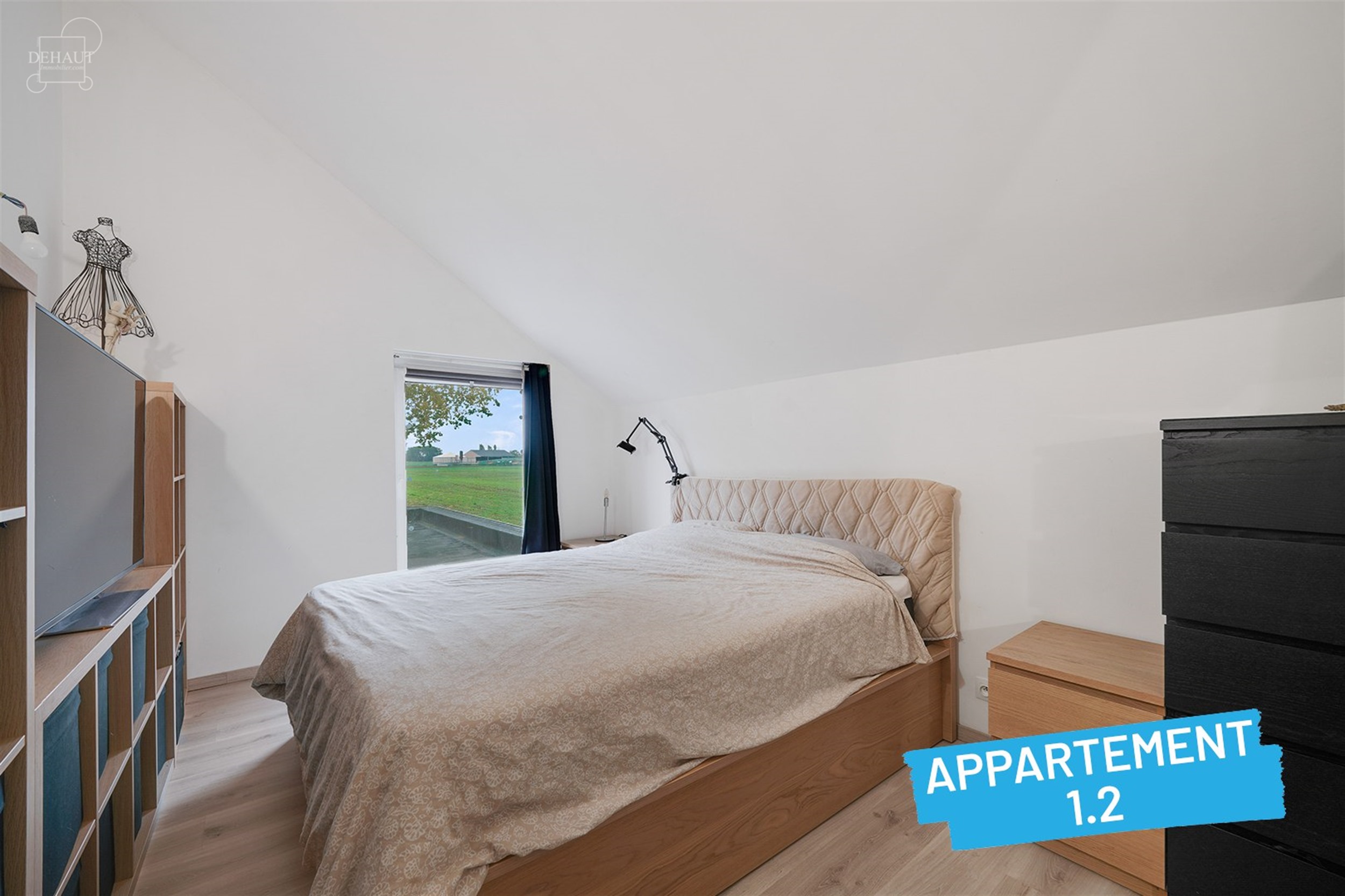 Superbe immeuble de rapport construit en 2018 comprenant 4 appartements répartis sur 3 niveaux, 5 garages, 5 cavettes et un parking privé. Chaque ap...