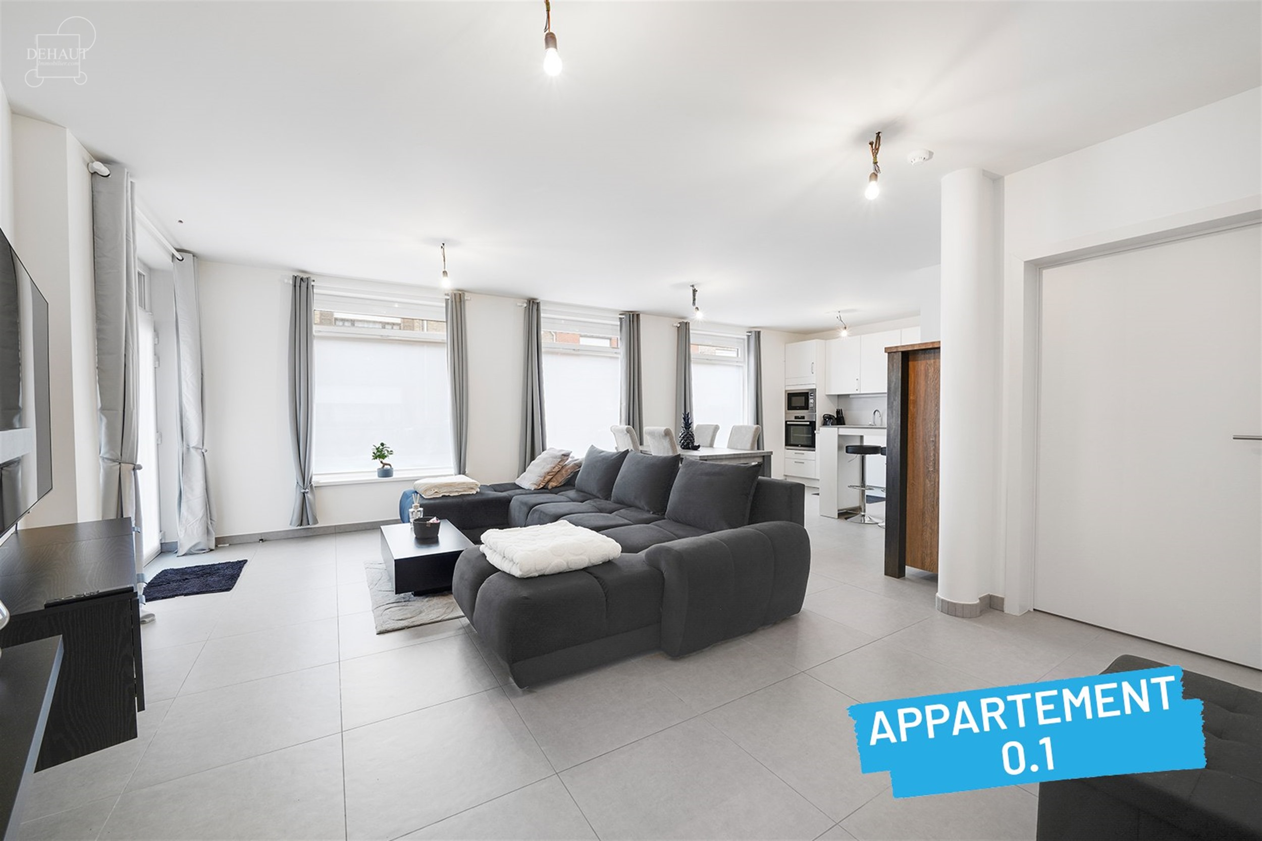 Superbe immeuble de rapport construit en 2018 comprenant 4 appartements répartis sur 3 niveaux, 5 garages, 5 cavettes et un parking privé. Chaque ap...
