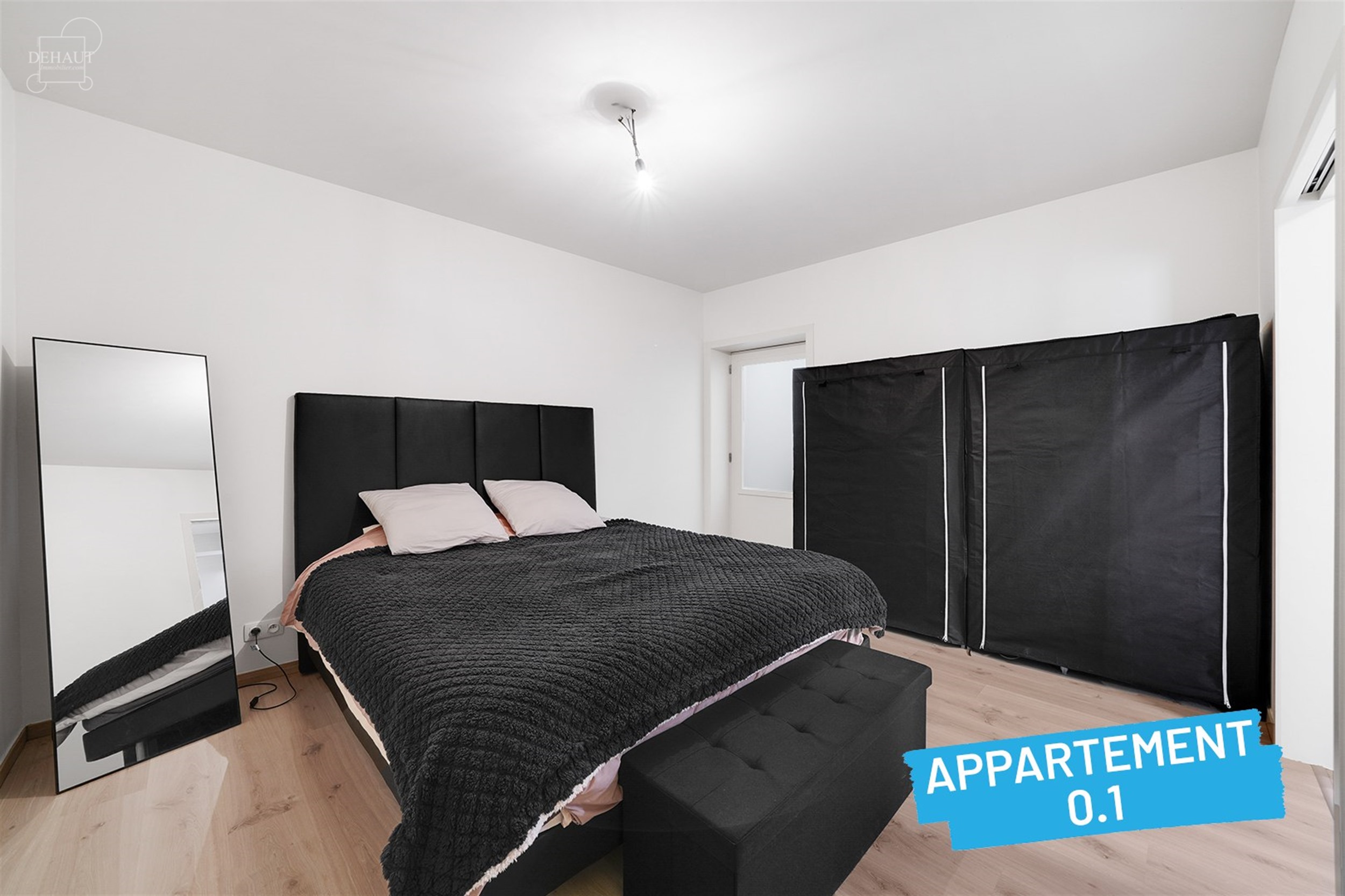 Superbe immeuble de rapport construit en 2018 comprenant 4 appartements répartis sur 3 niveaux, 5 garages, 5 cavettes et un parking privé. Chaque ap...