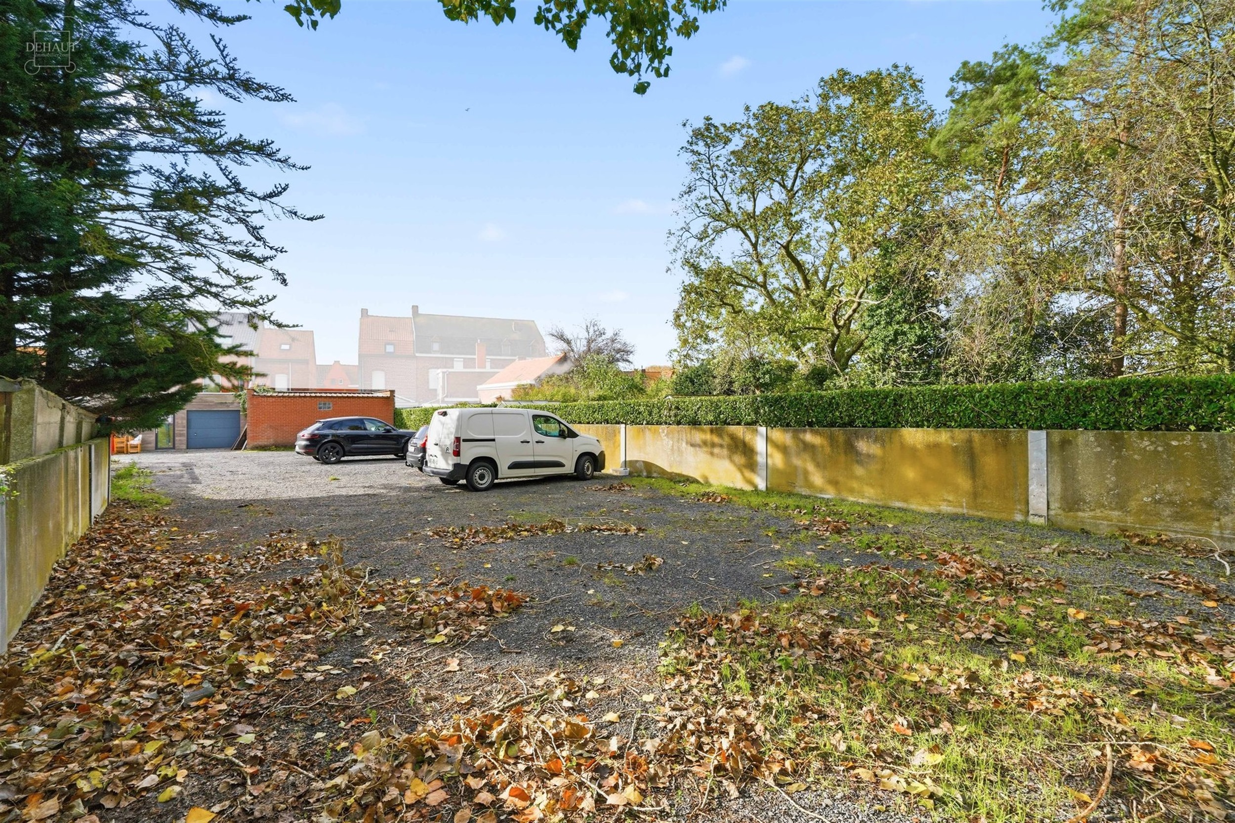 Superbe immeuble de rapport construit en 2018 comprenant 4 appartements répartis sur 3 niveaux, 5 garages, 5 cavettes et un parking privé. Chaque ap...